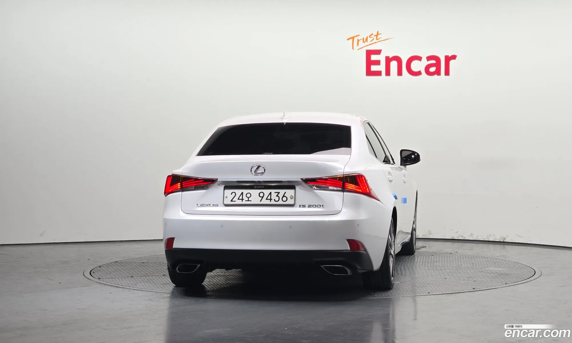 Lexus IS200t 2017 JTHBA5D23H5057661 — 5