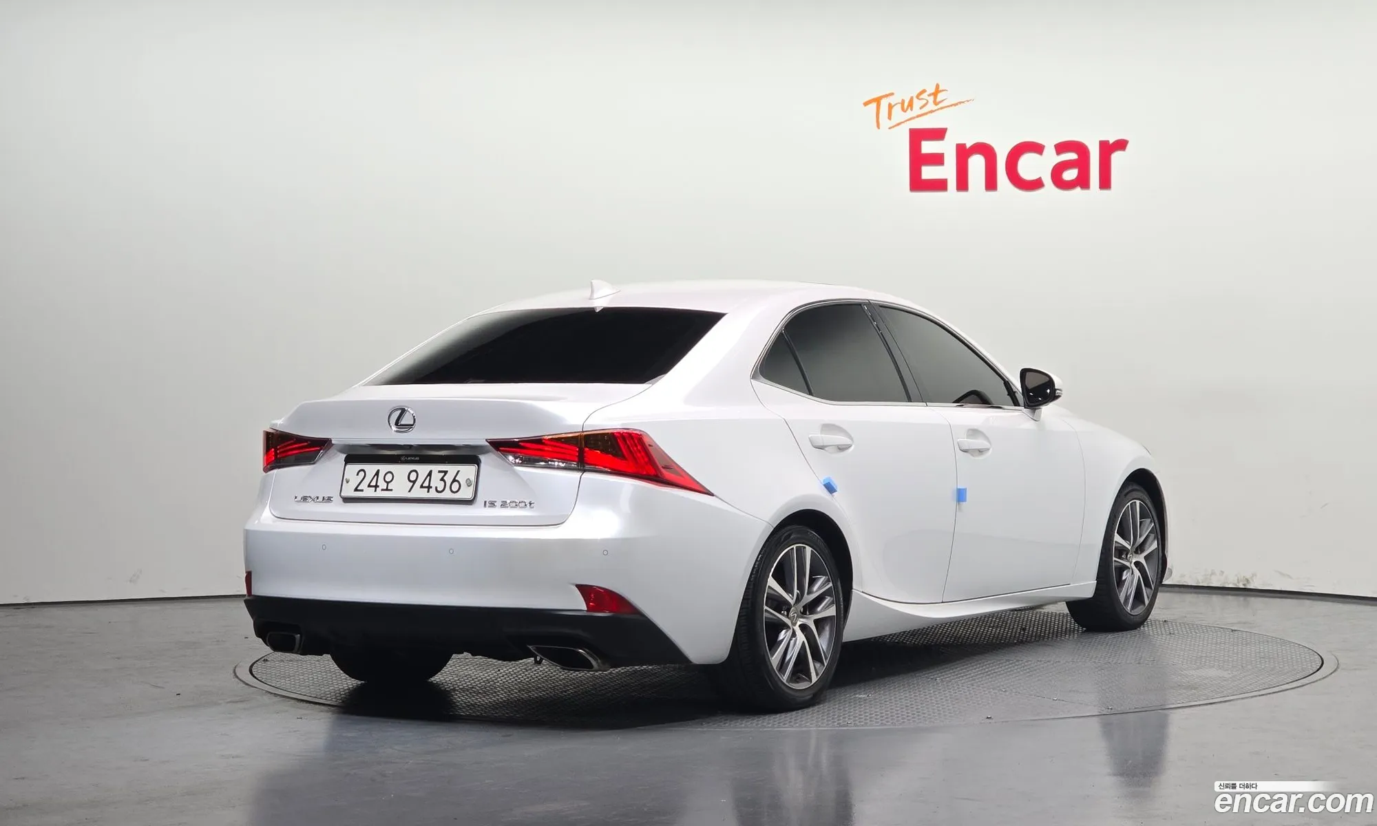 Lexus IS200t 2017 JTHBA5D23H5057661 — 3
