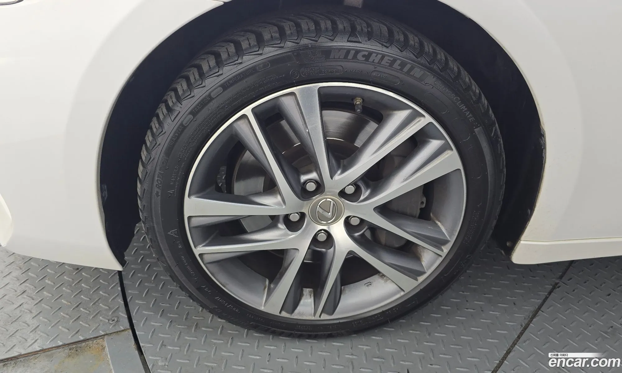 Lexus IS200t 2017 JTHBA5D23H5057661 — 18