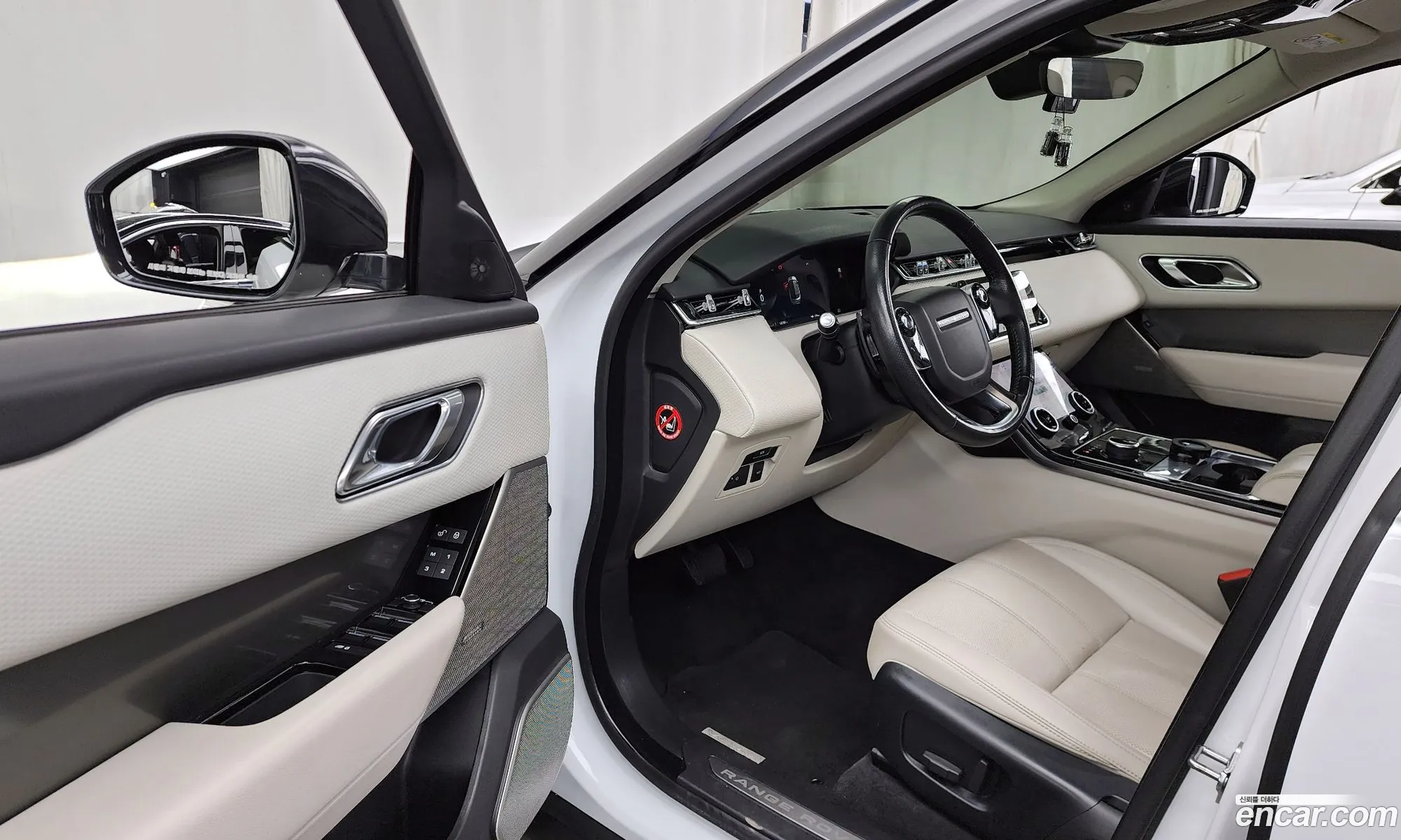 Land Rover Range Rover Velar 2018 — 16
