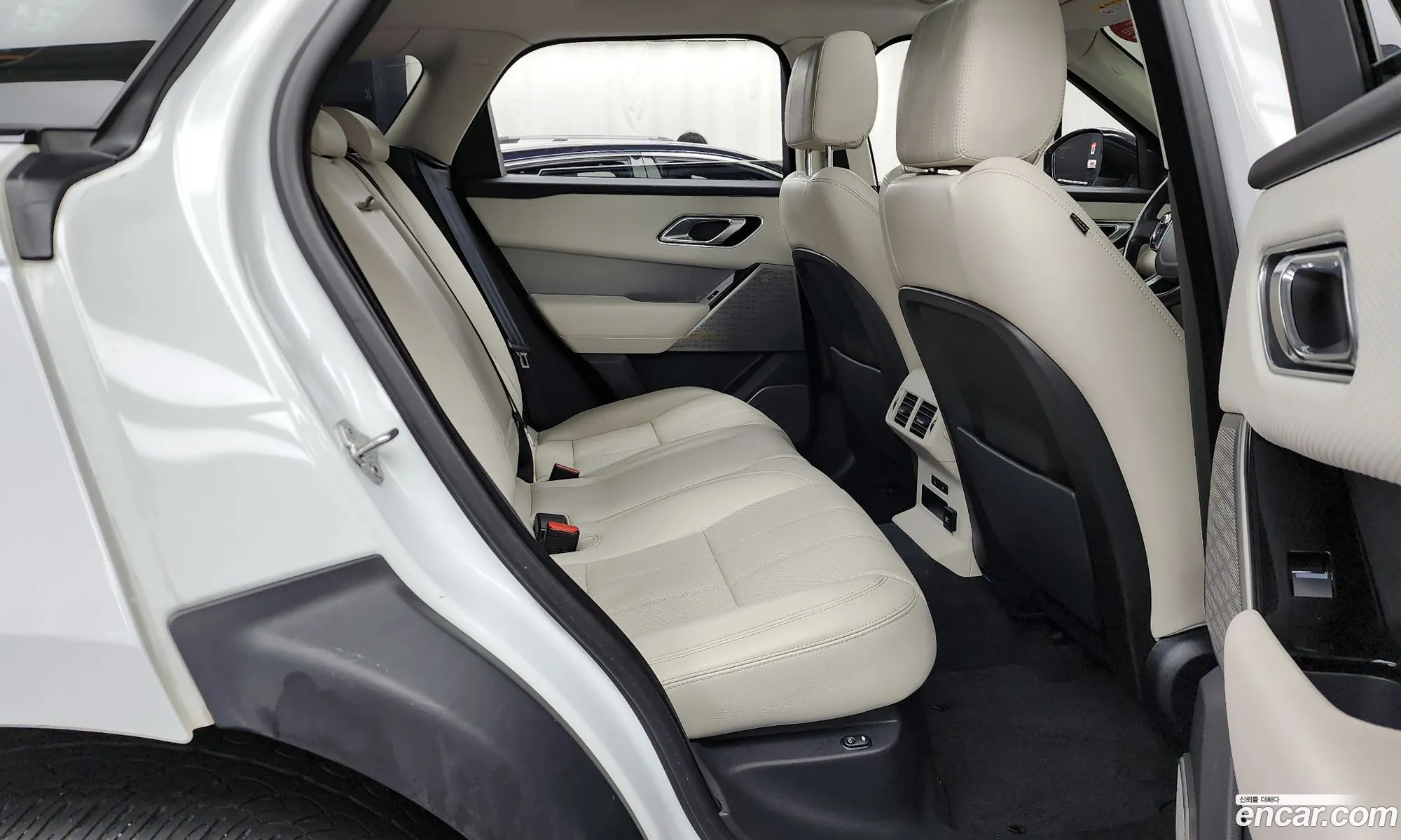 Land Rover Range Rover Velar 2018 — 3