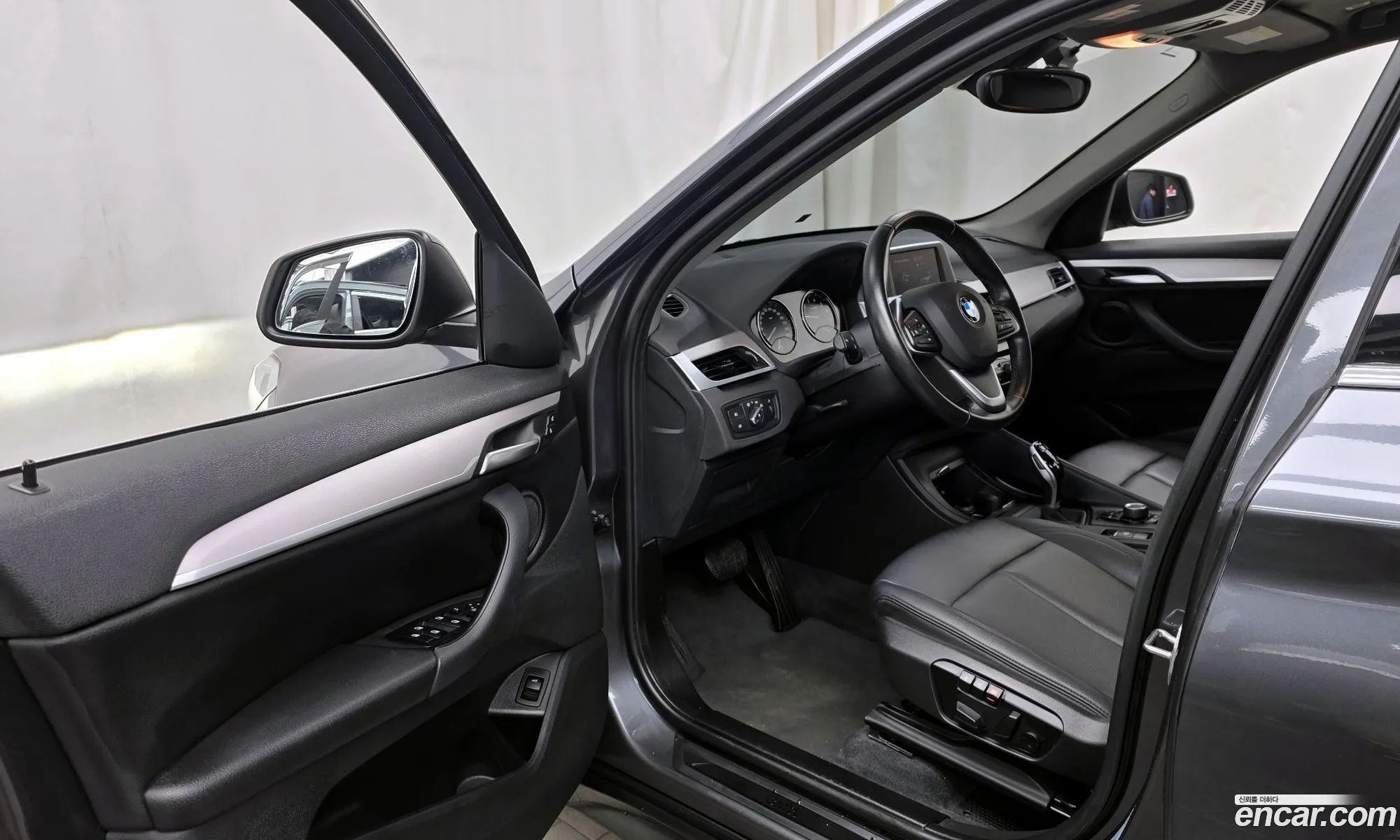 BMW X1 2020 WBA11DG01L5R13207 — 5