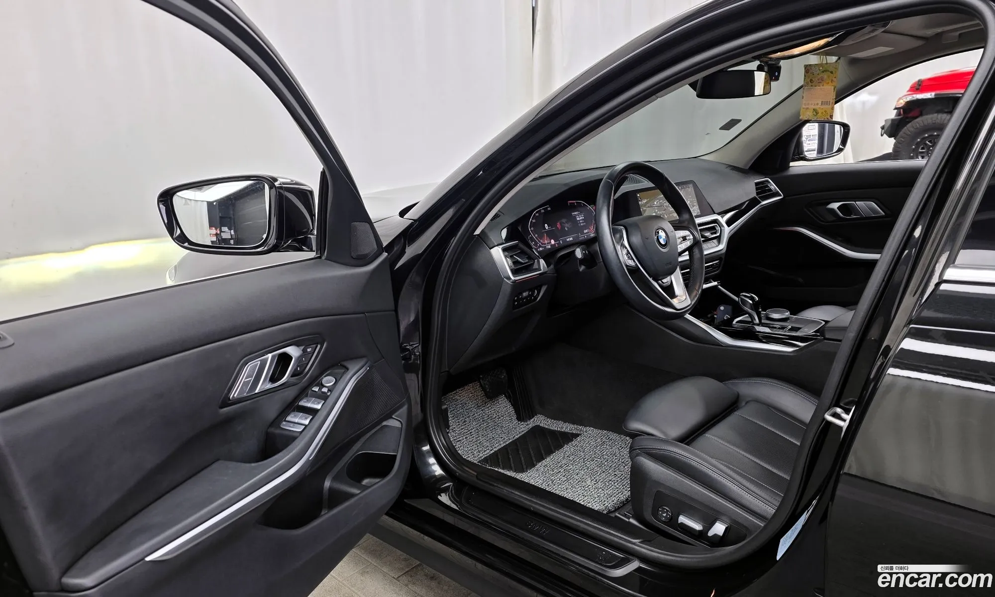 BMW 3 Series 2022 WBA5X510XNFM14904 — 2