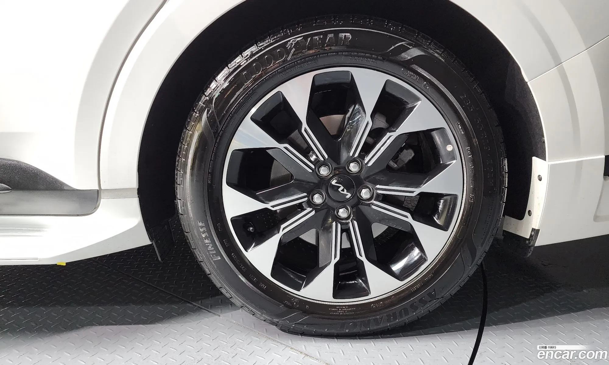 Kia Carnival 2023 — 17