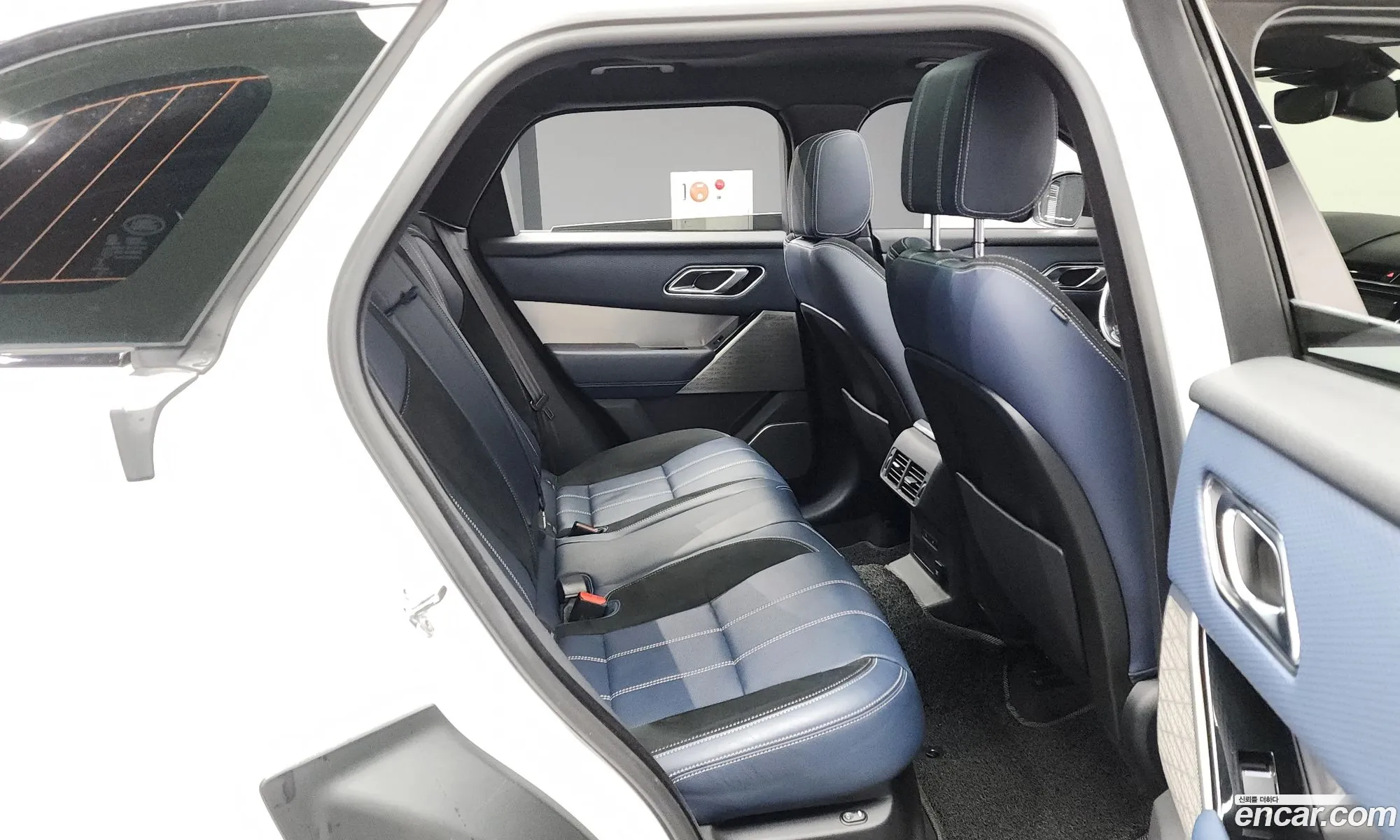 Land Rover Range Rover Velar 2019 — 12