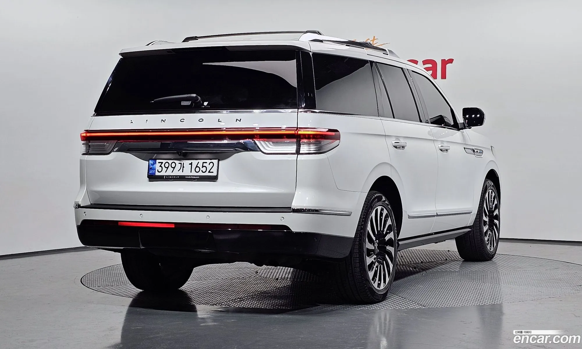 Lincoln Navigator 2023 — 17