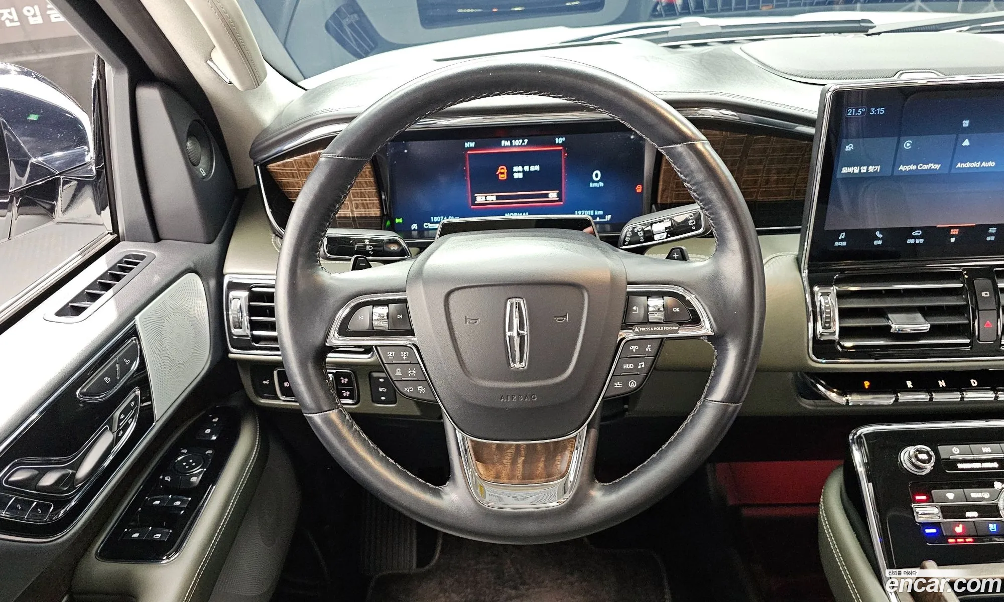 Lincoln Navigator 2023 — 11