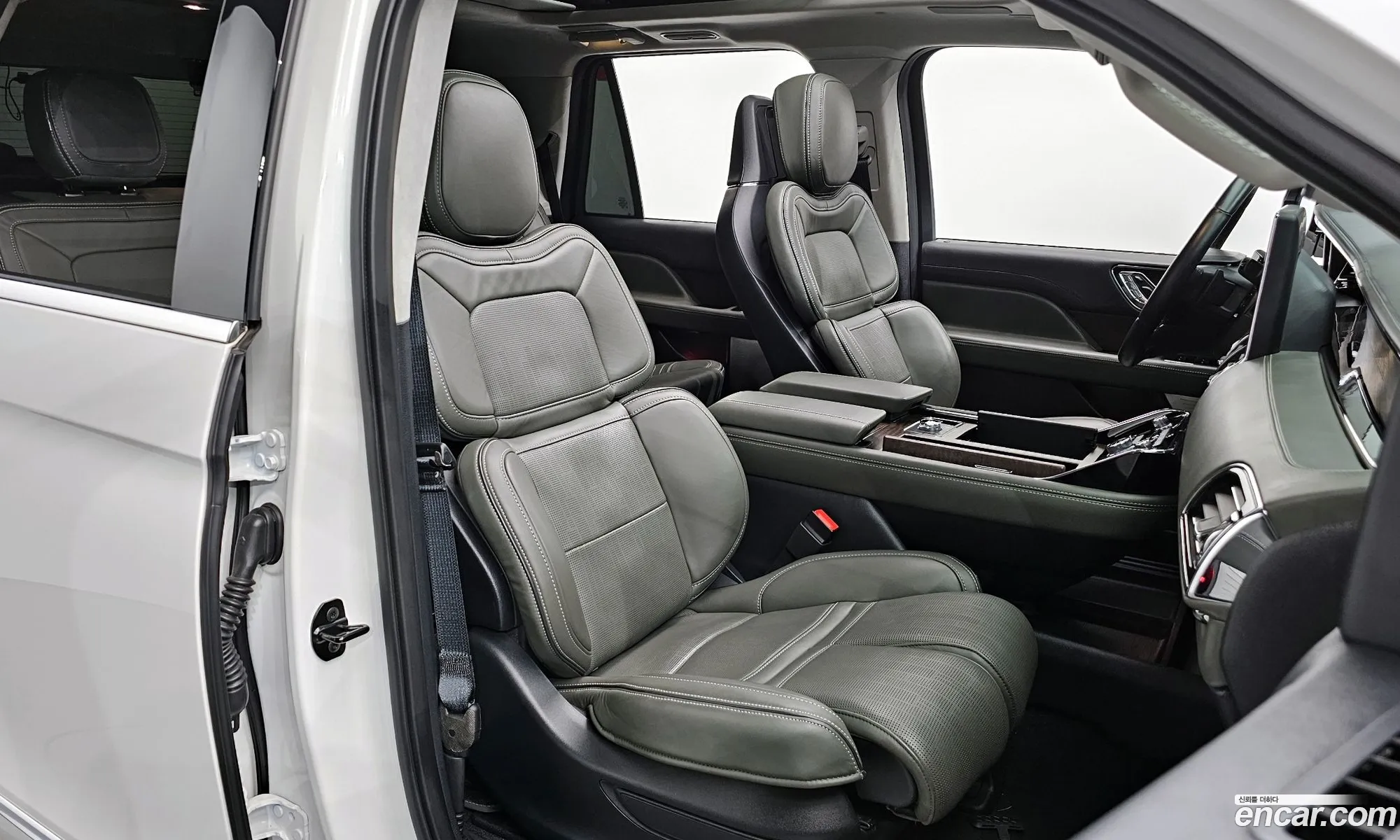 Lincoln Navigator 2023 — 3