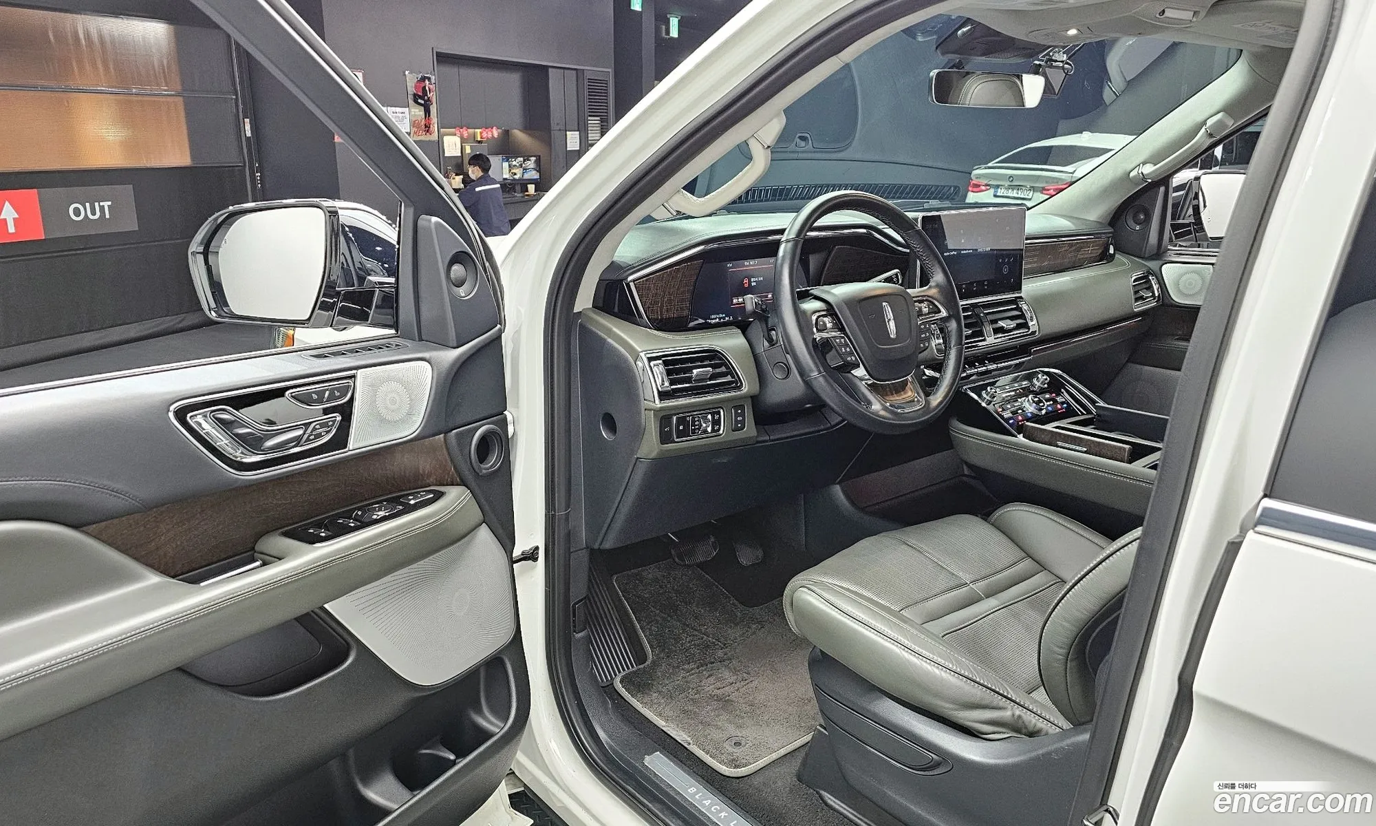 Lincoln Navigator 2023 — 14
