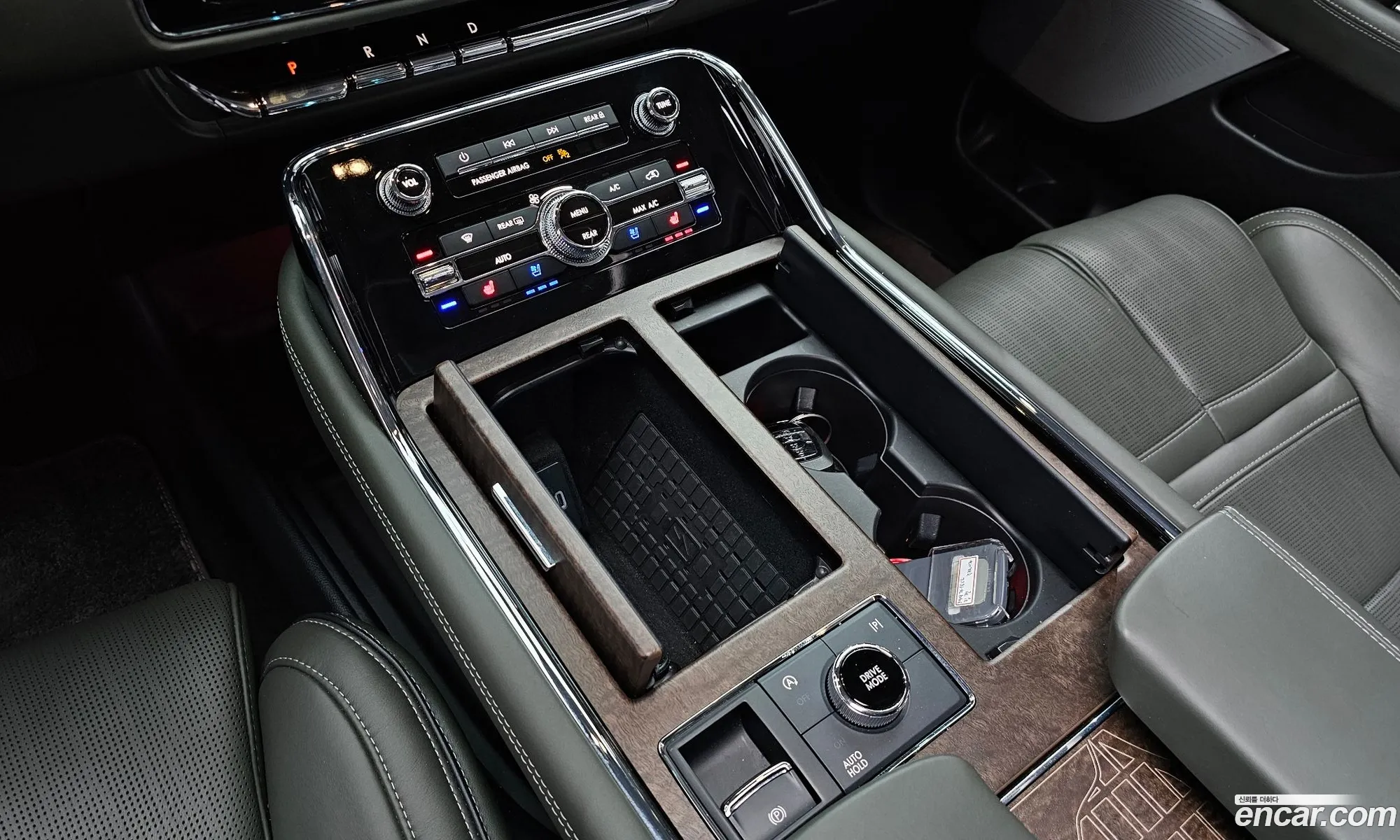 Lincoln Navigator 2023 — 16