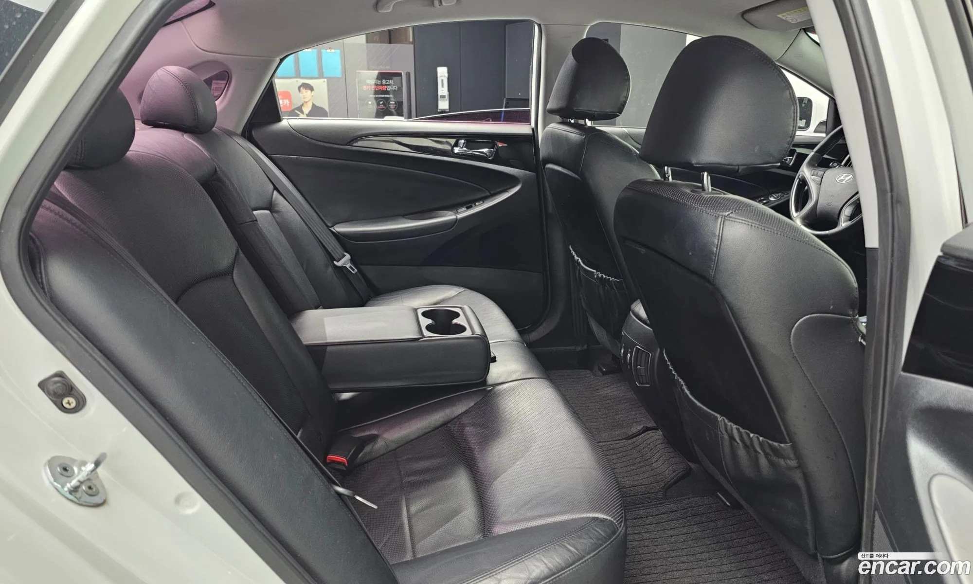 Hyundai YF Sonata 2010 — 10