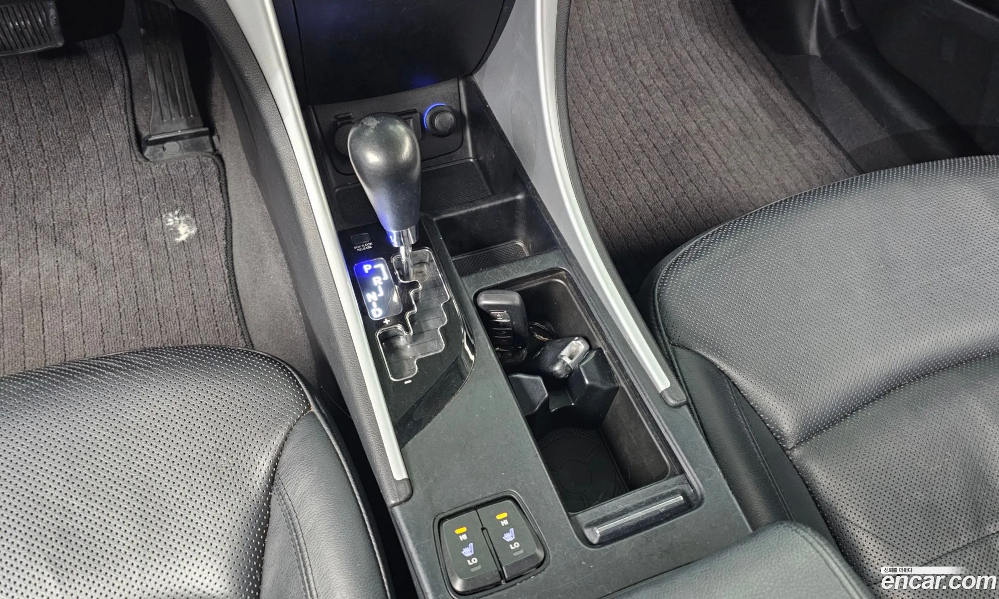 Hyundai YF Sonata 2010 — 14