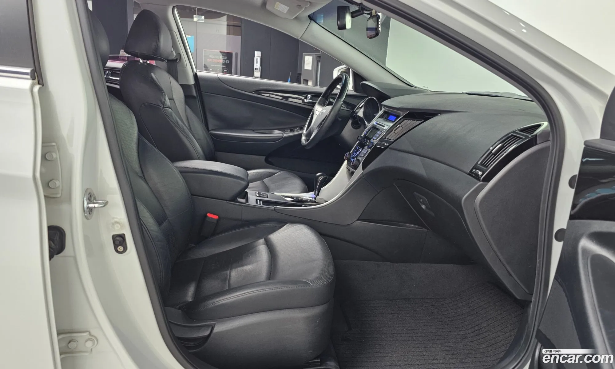 Hyundai YF Sonata 2010 — 2