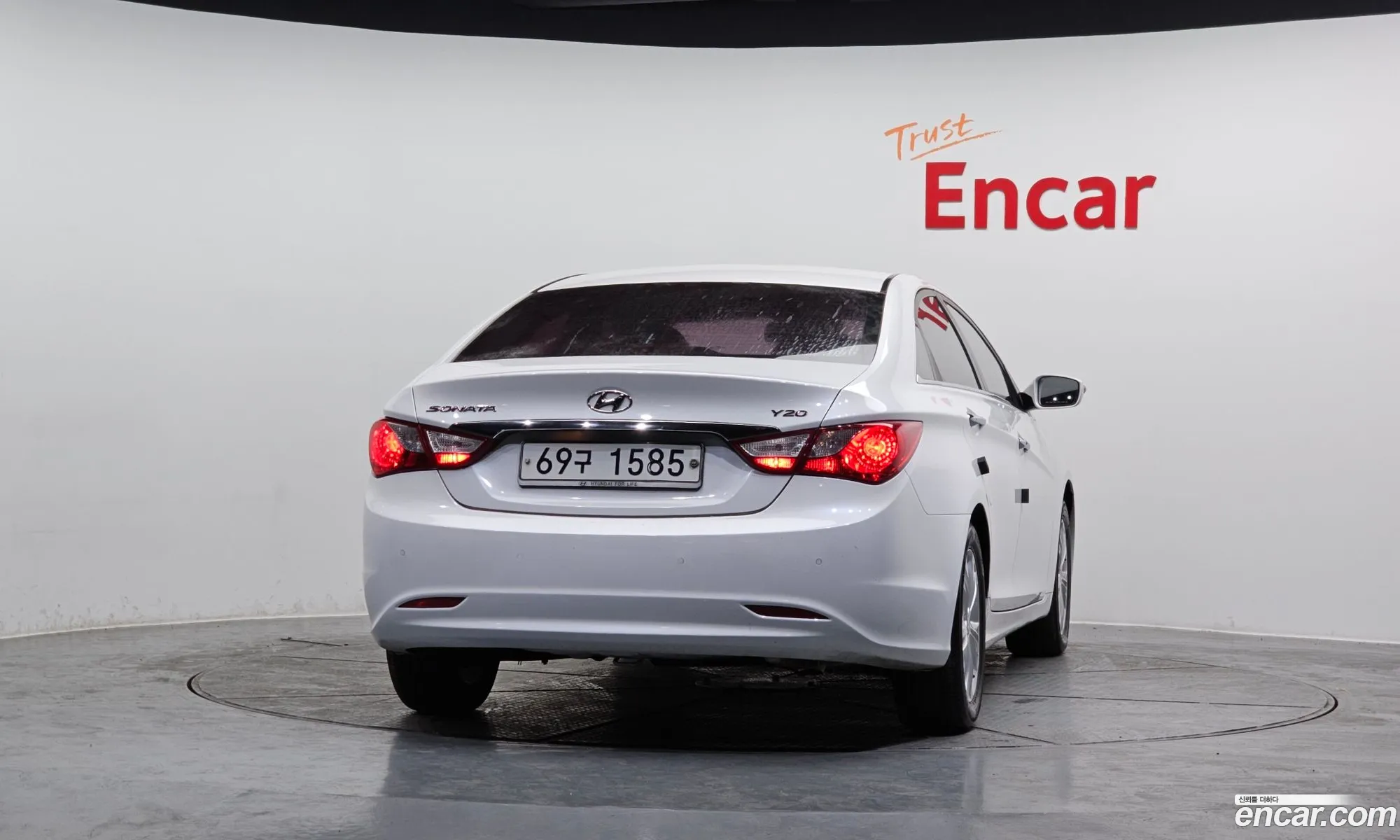 Hyundai YF Sonata 2010 — 4