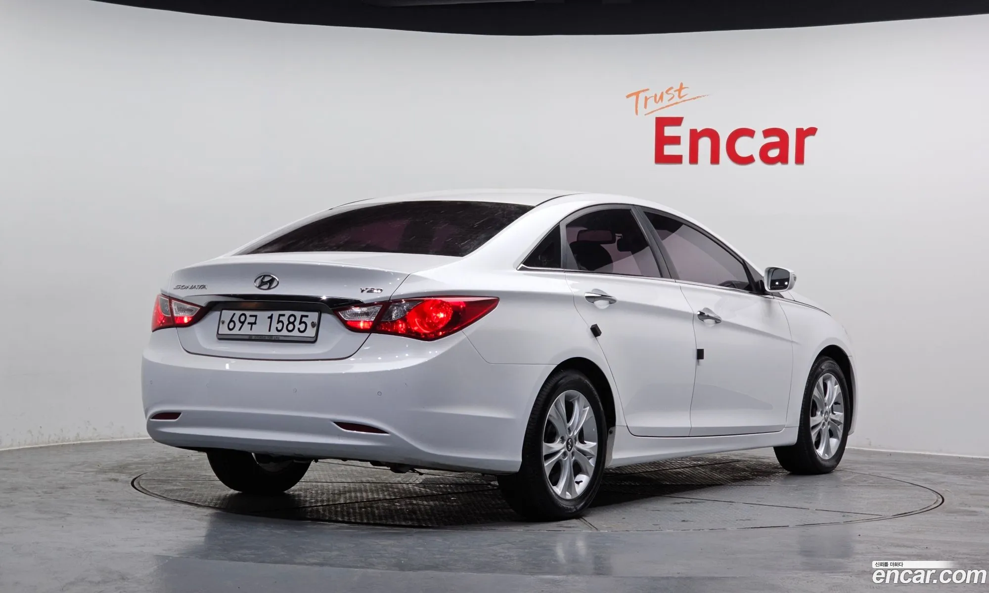 Hyundai YF Sonata 2010 — 8
