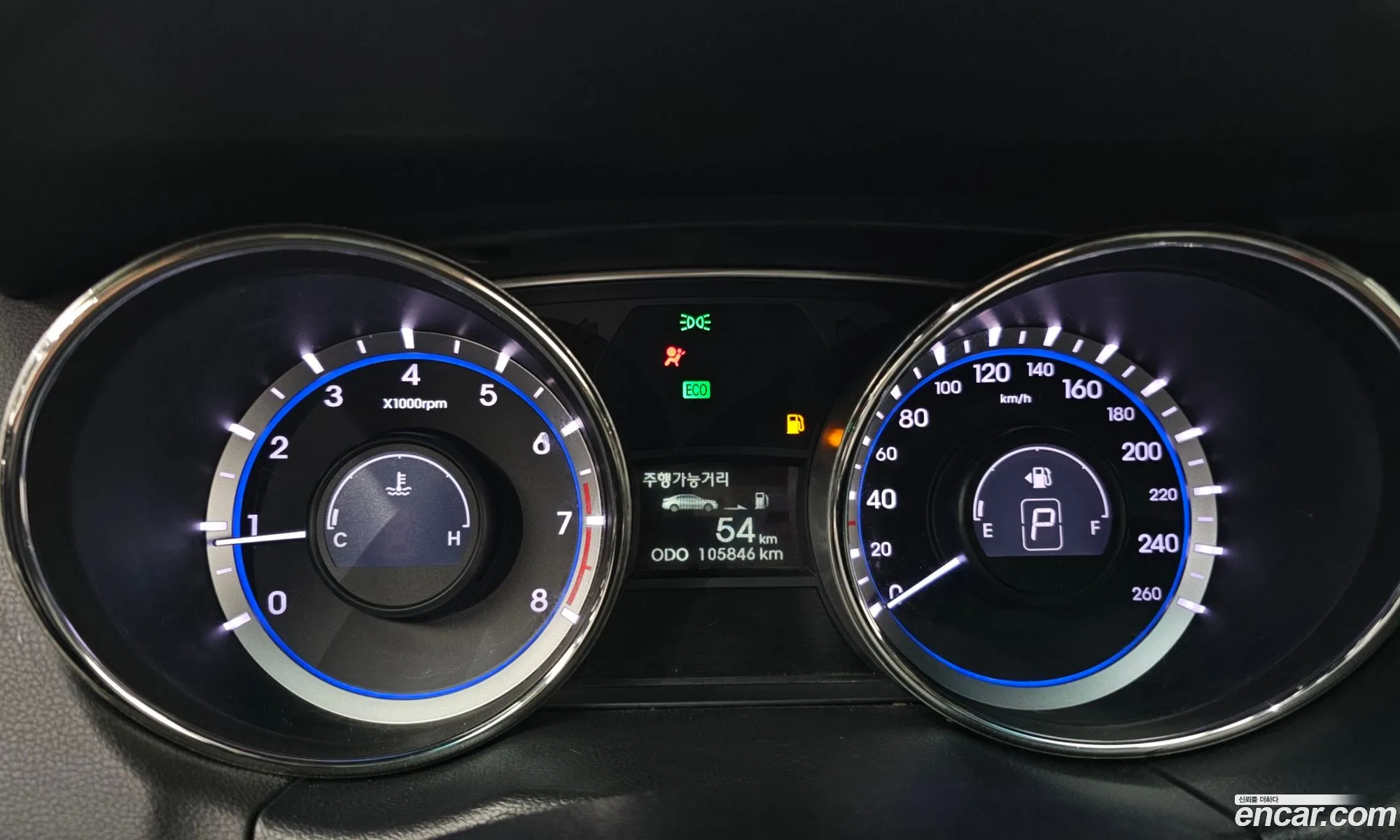 Hyundai YF Sonata 2010 — 12