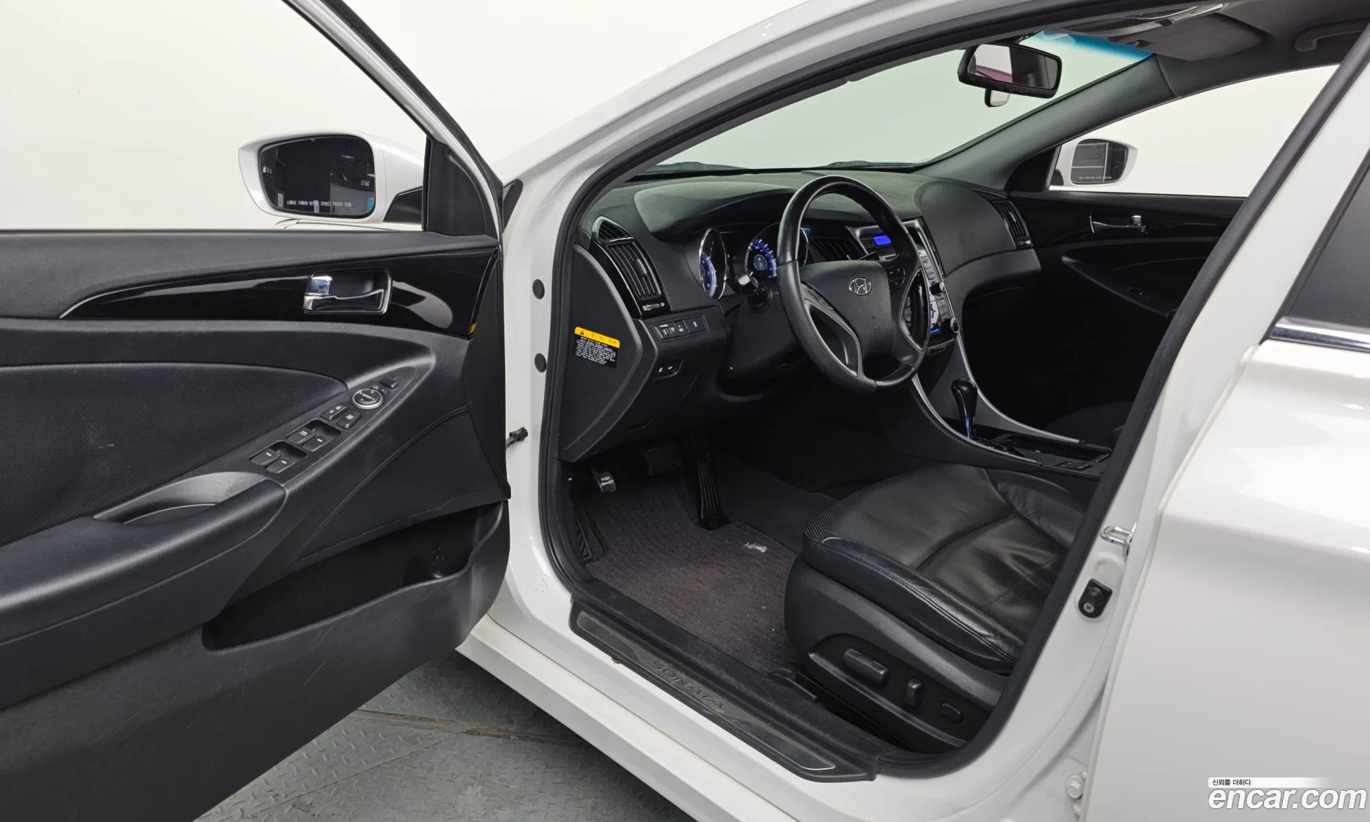 Hyundai YF Sonata 2010 — 13