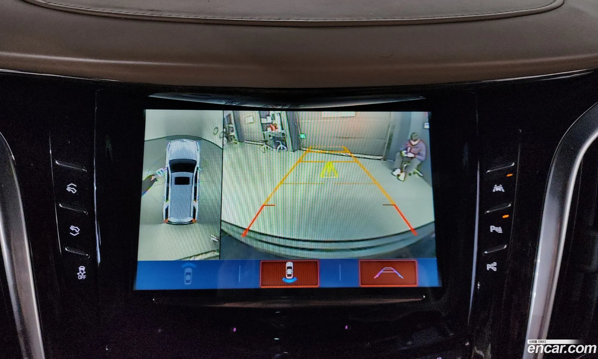 Cadillac Escalade 2018 1GYS4KKJ3KR116607 — 16