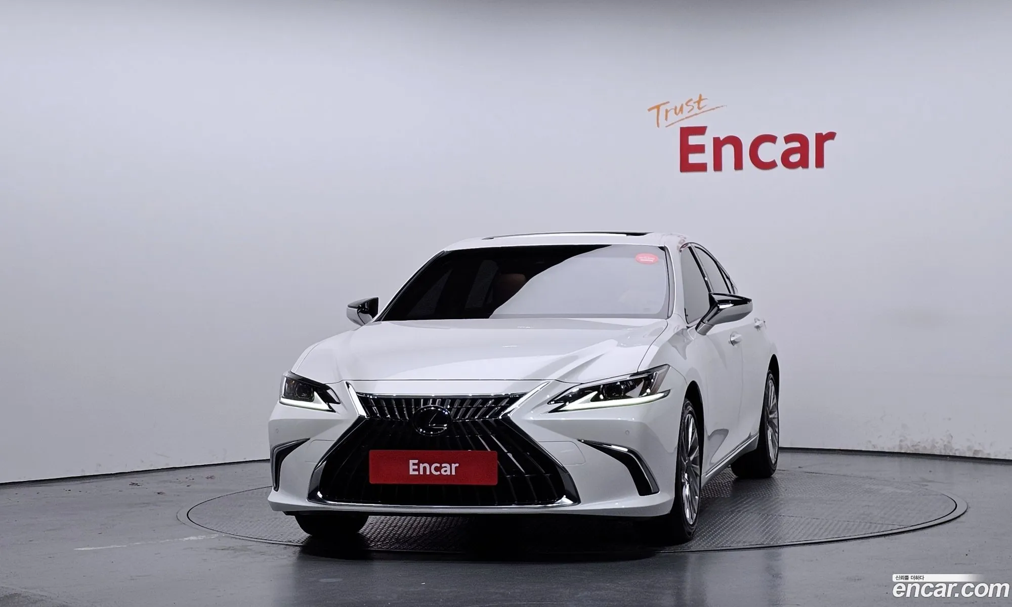 Lexus ES300h 7th Gen 2023 — 6