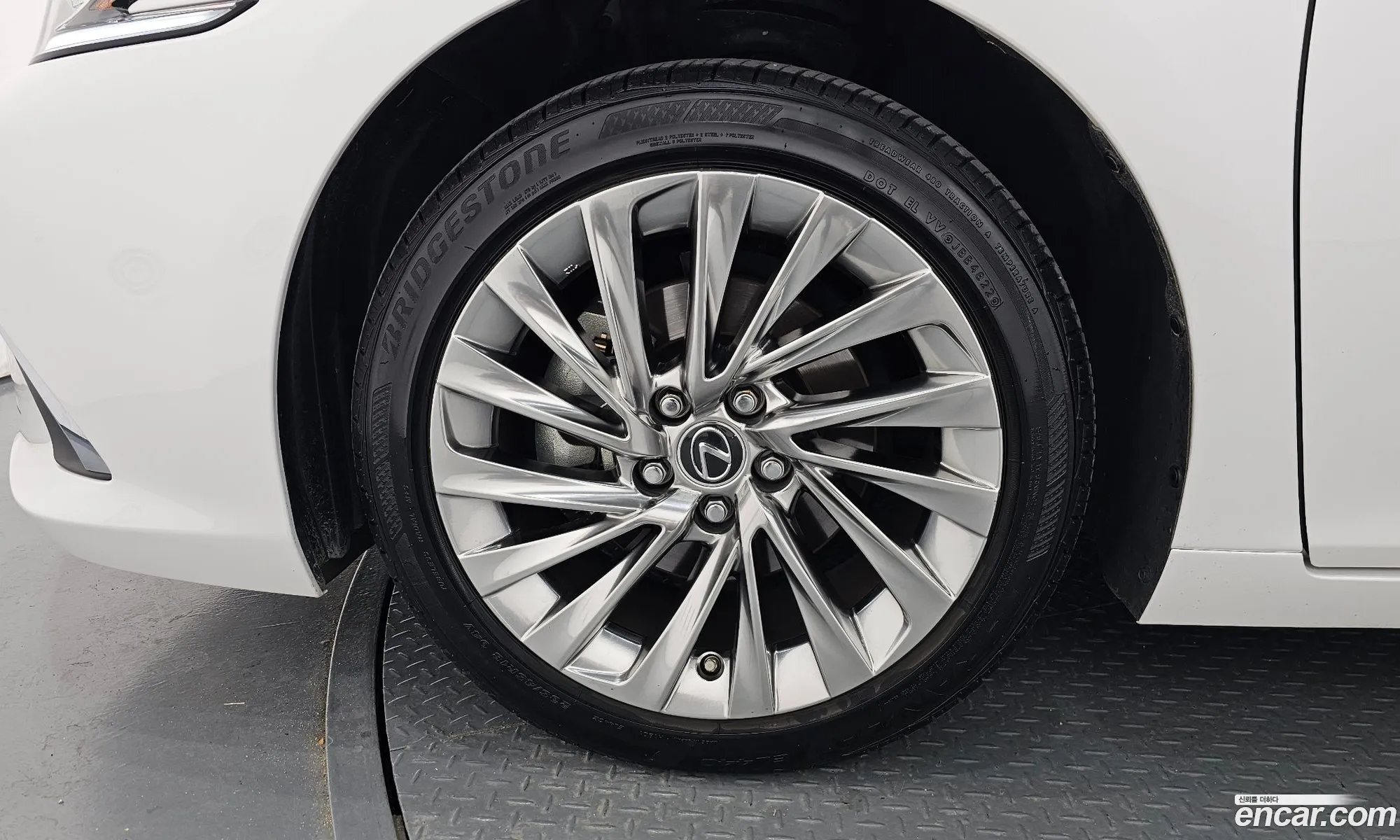 Lexus ES300h 7th Gen 2023 — 14