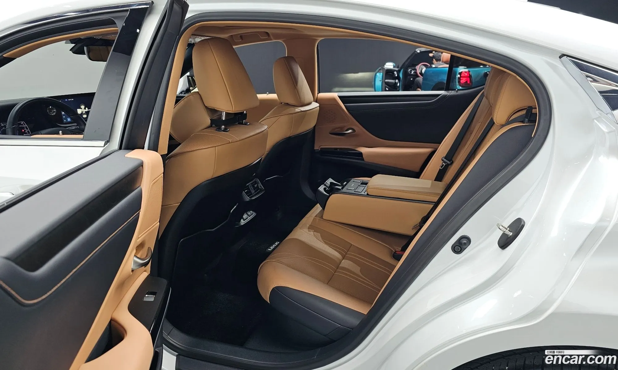 Lexus ES300h 7th Gen 2023 — 11