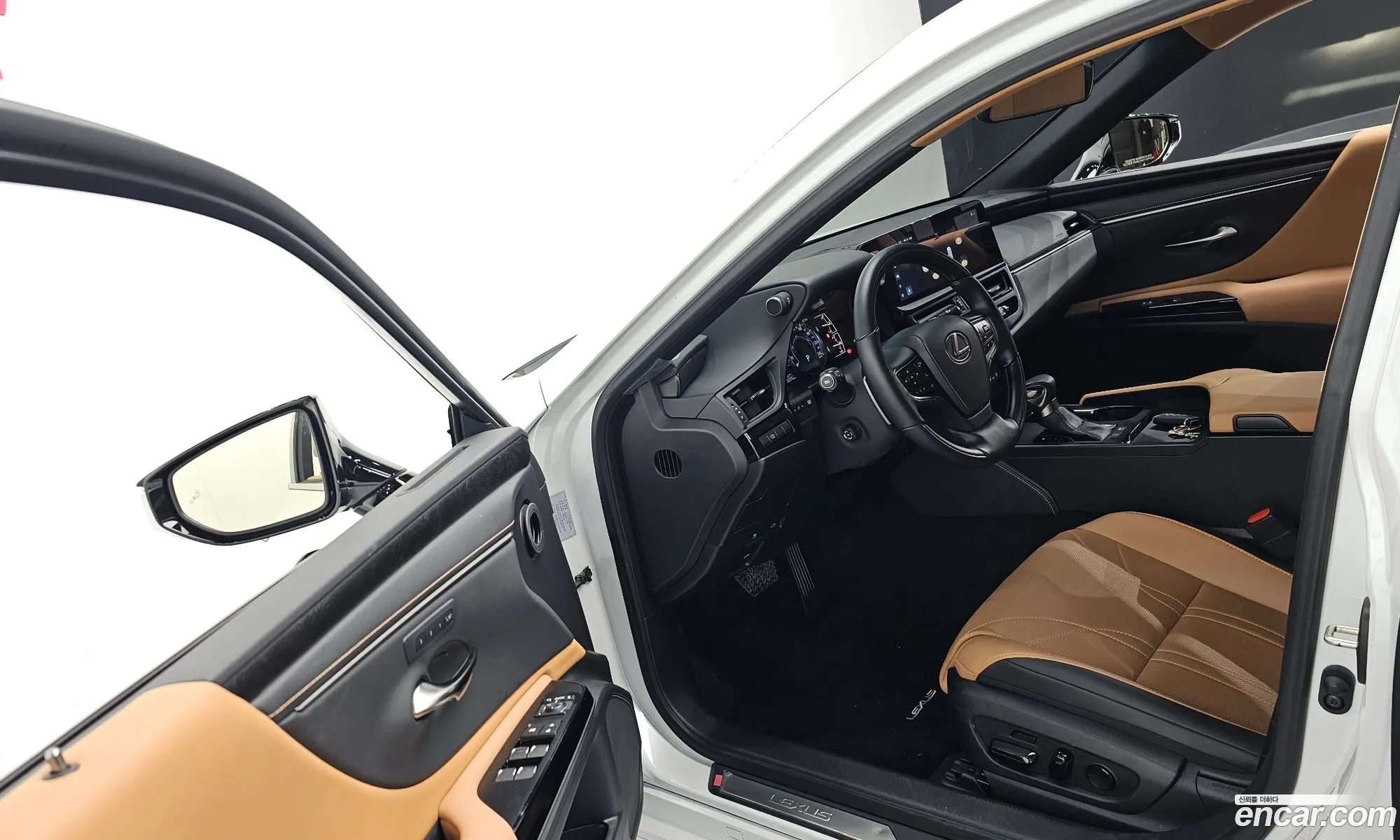 Lexus ES300h 7th Gen 2023 — 4