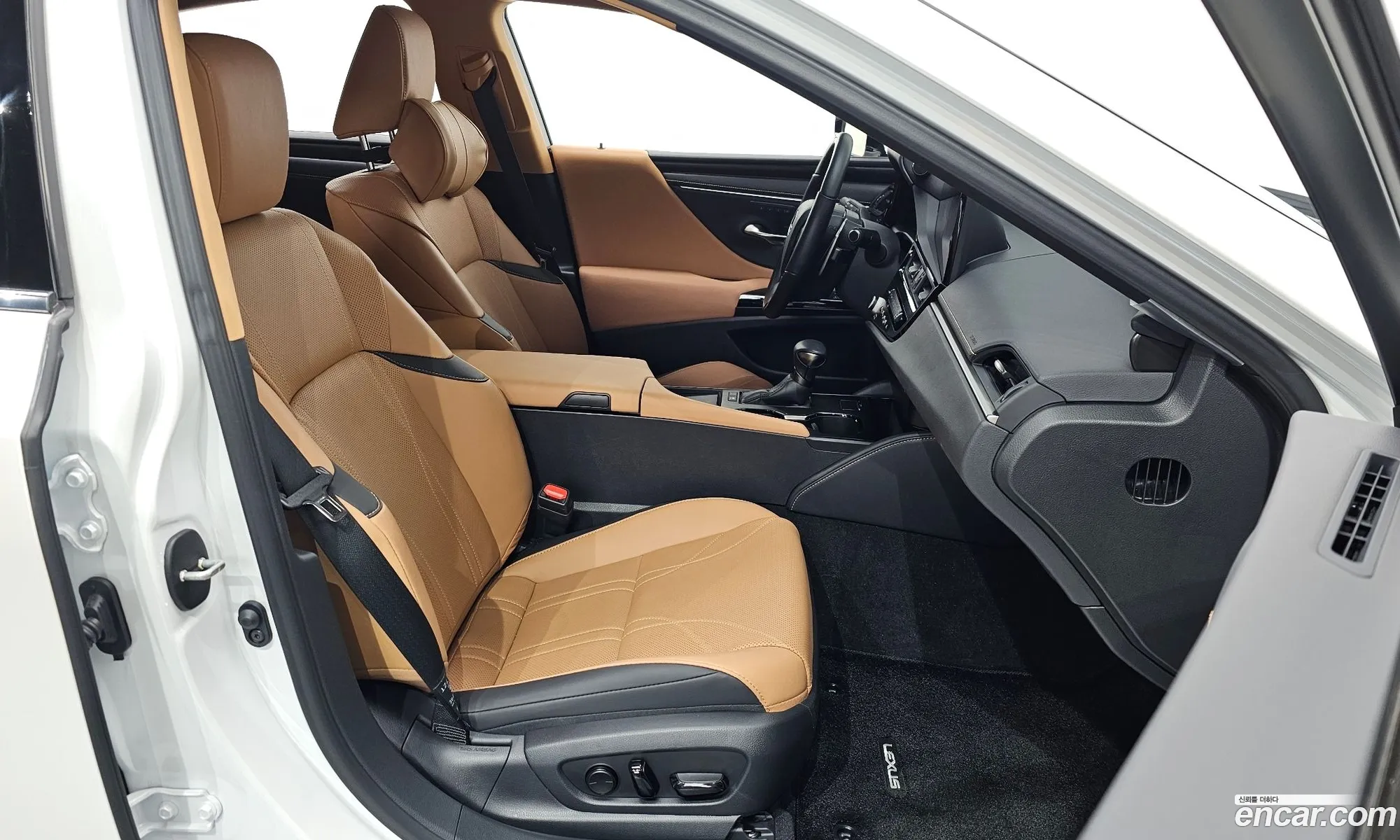 Lexus ES300h 7th Gen 2023 — 18