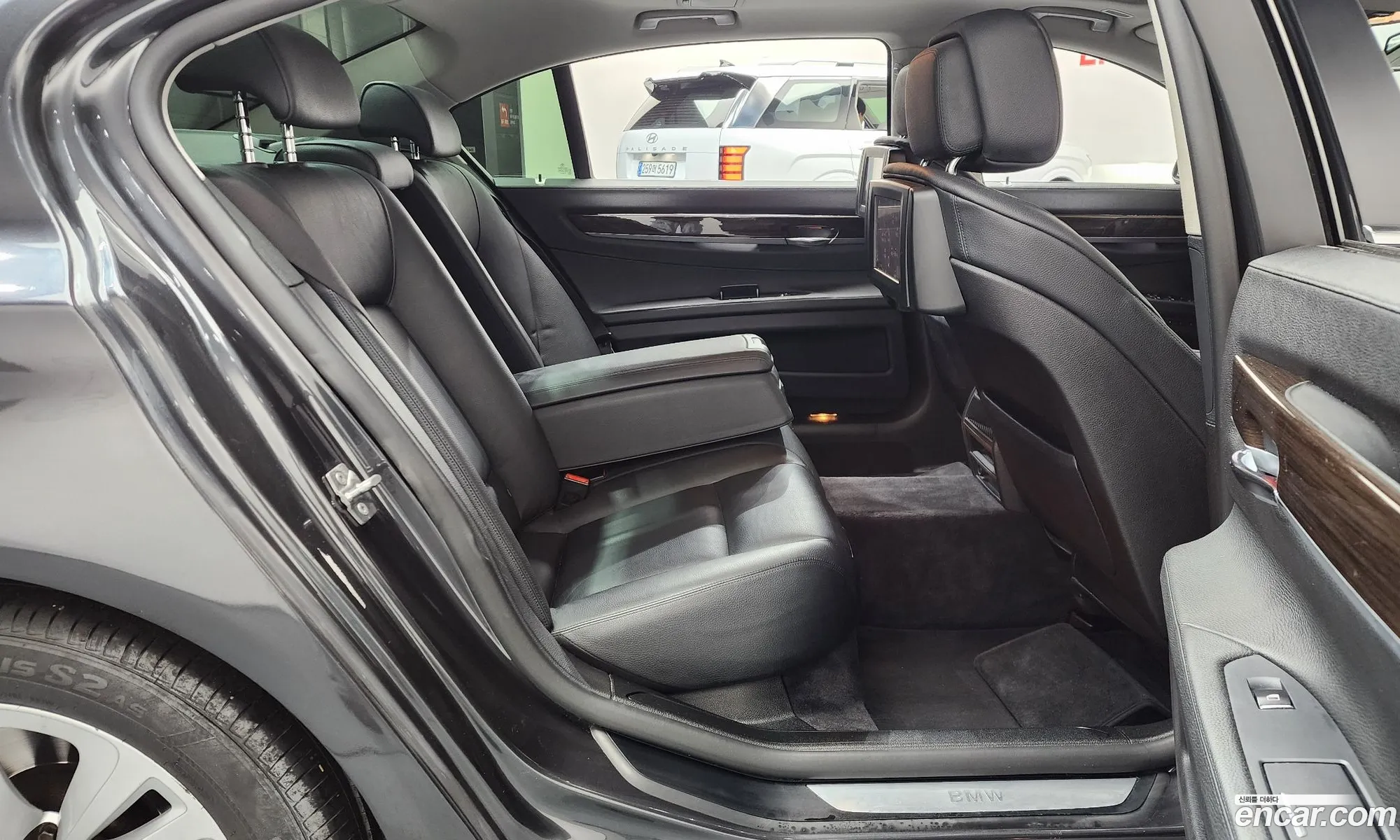 BMW 7 Series 2011 WBAKB4107BC917167 — 16
