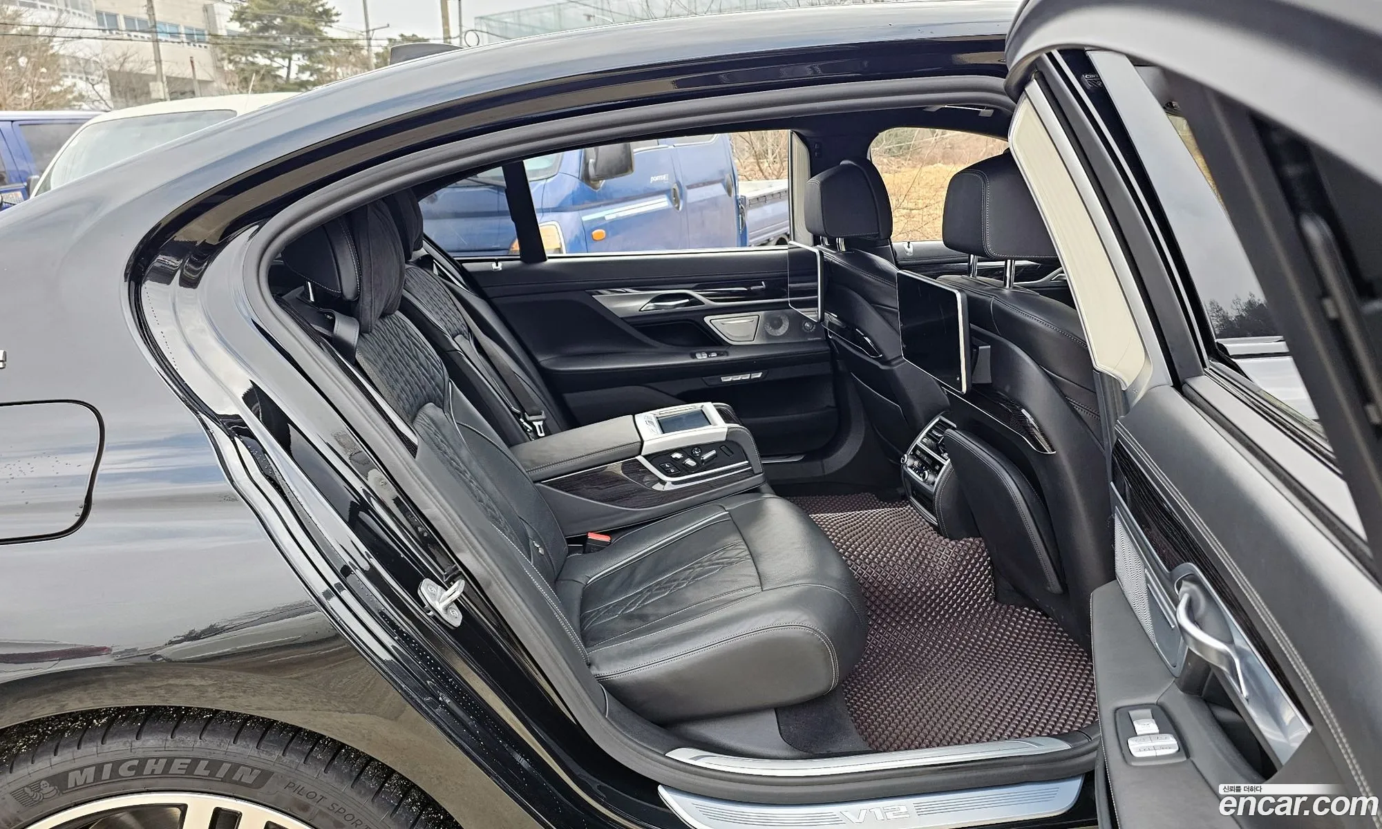 BMW 7 Series 2017 WBA7H6102HG612838 — 7