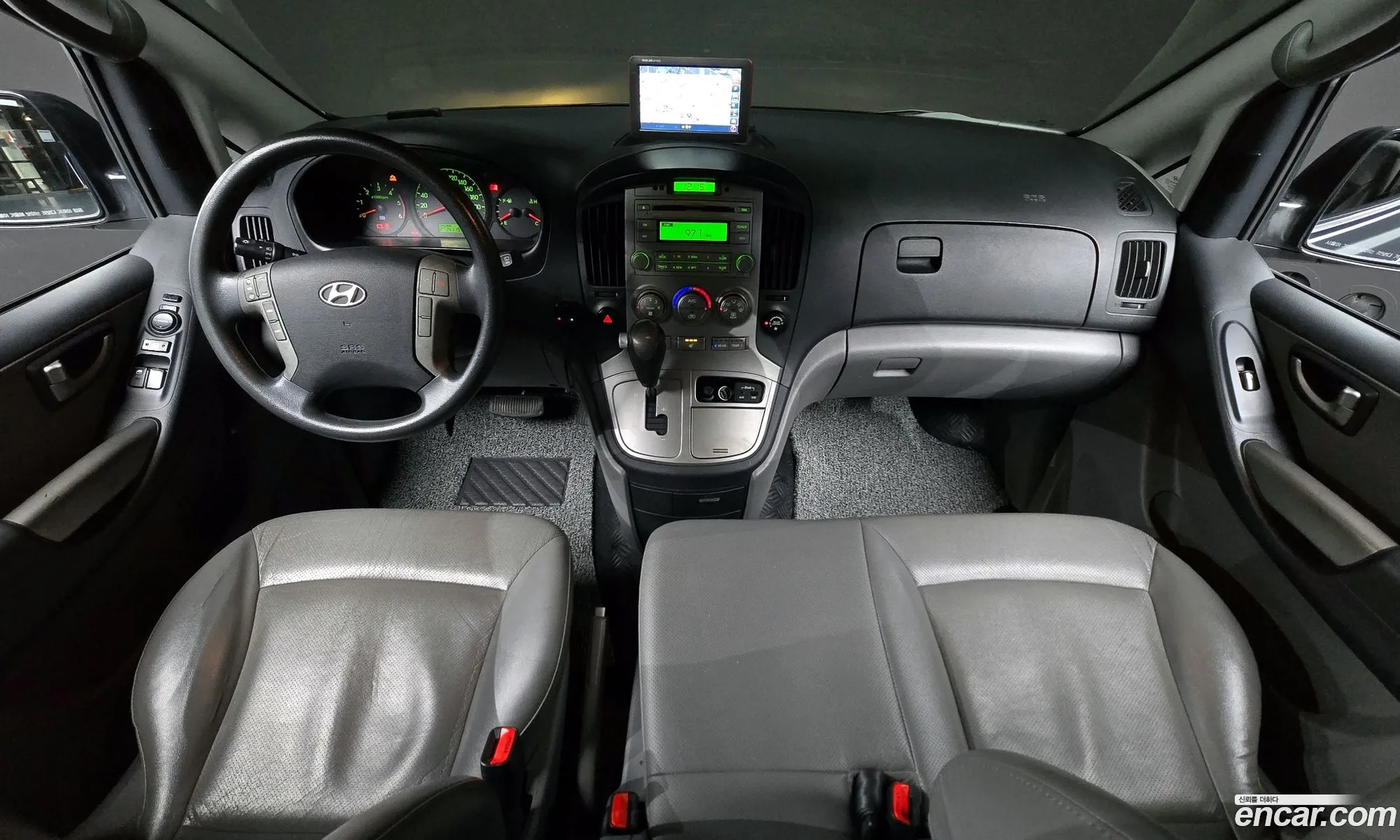 Hyundai Grand Starex 2012 — 18