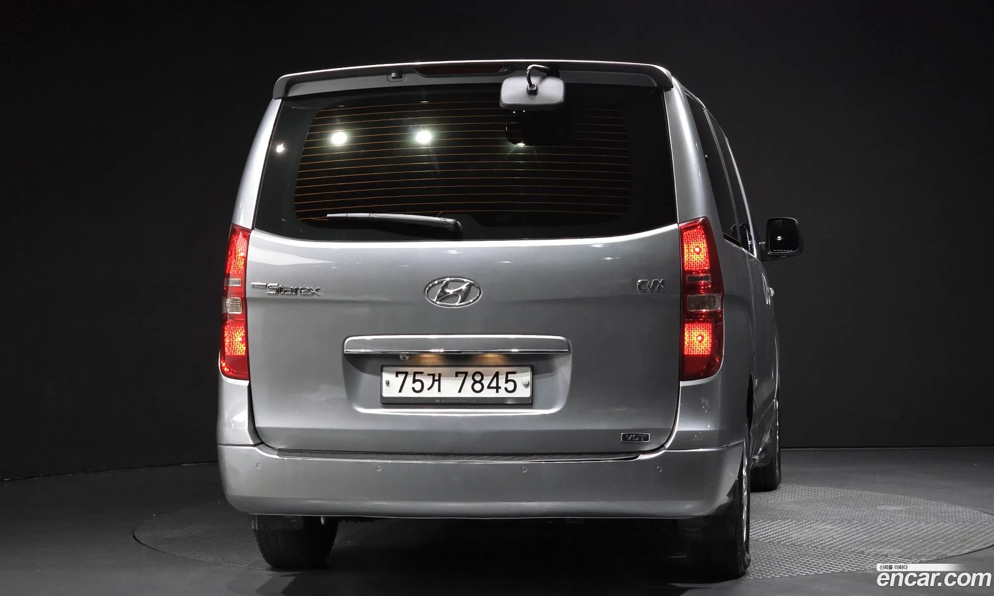 Hyundai Grand Starex 2012 — 17