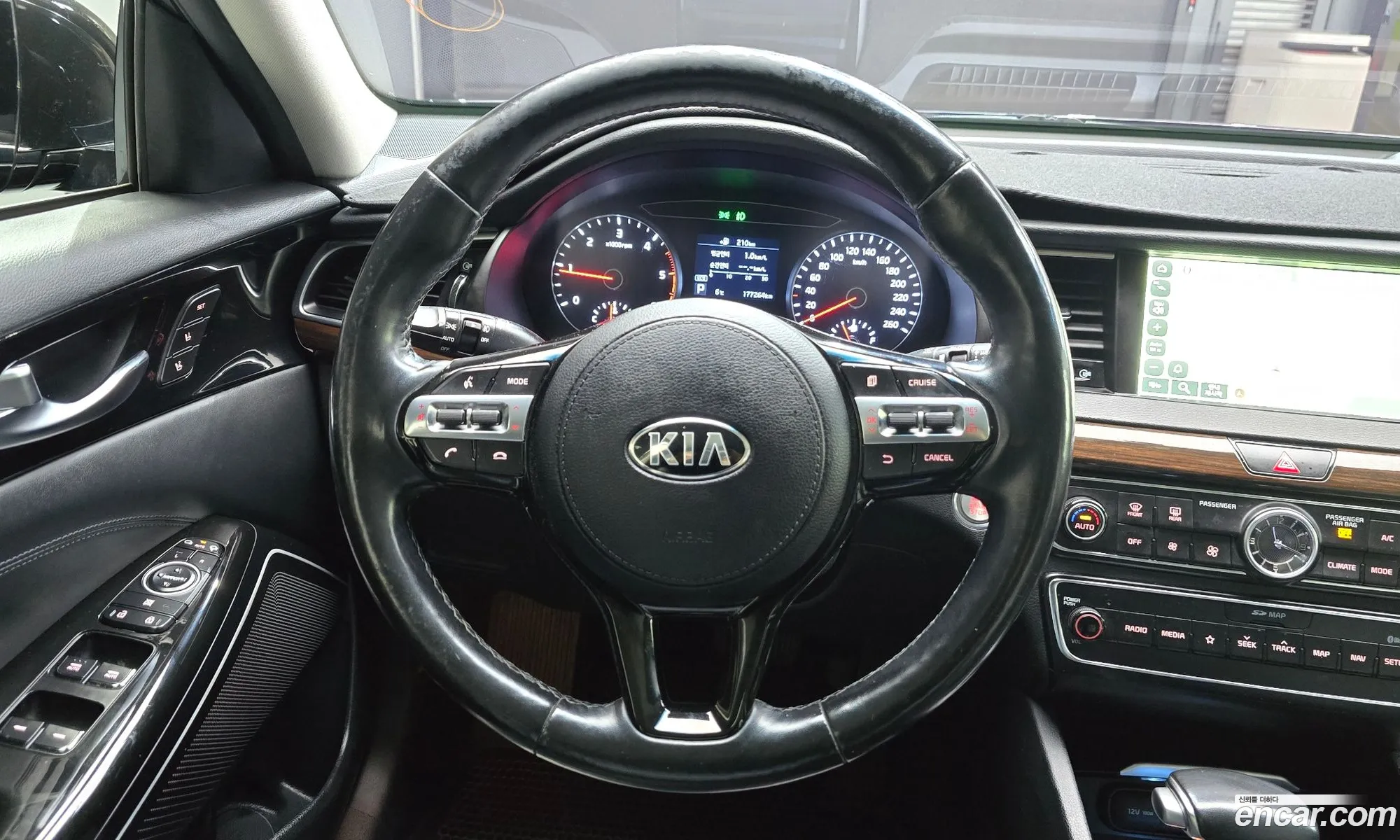 Kia K7 2018 — 17