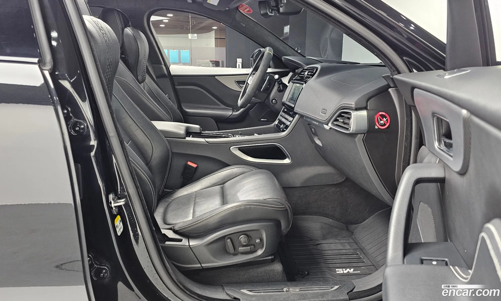 Jaguar F-Pace 2016 SADCA2BK2HA051238 — 9