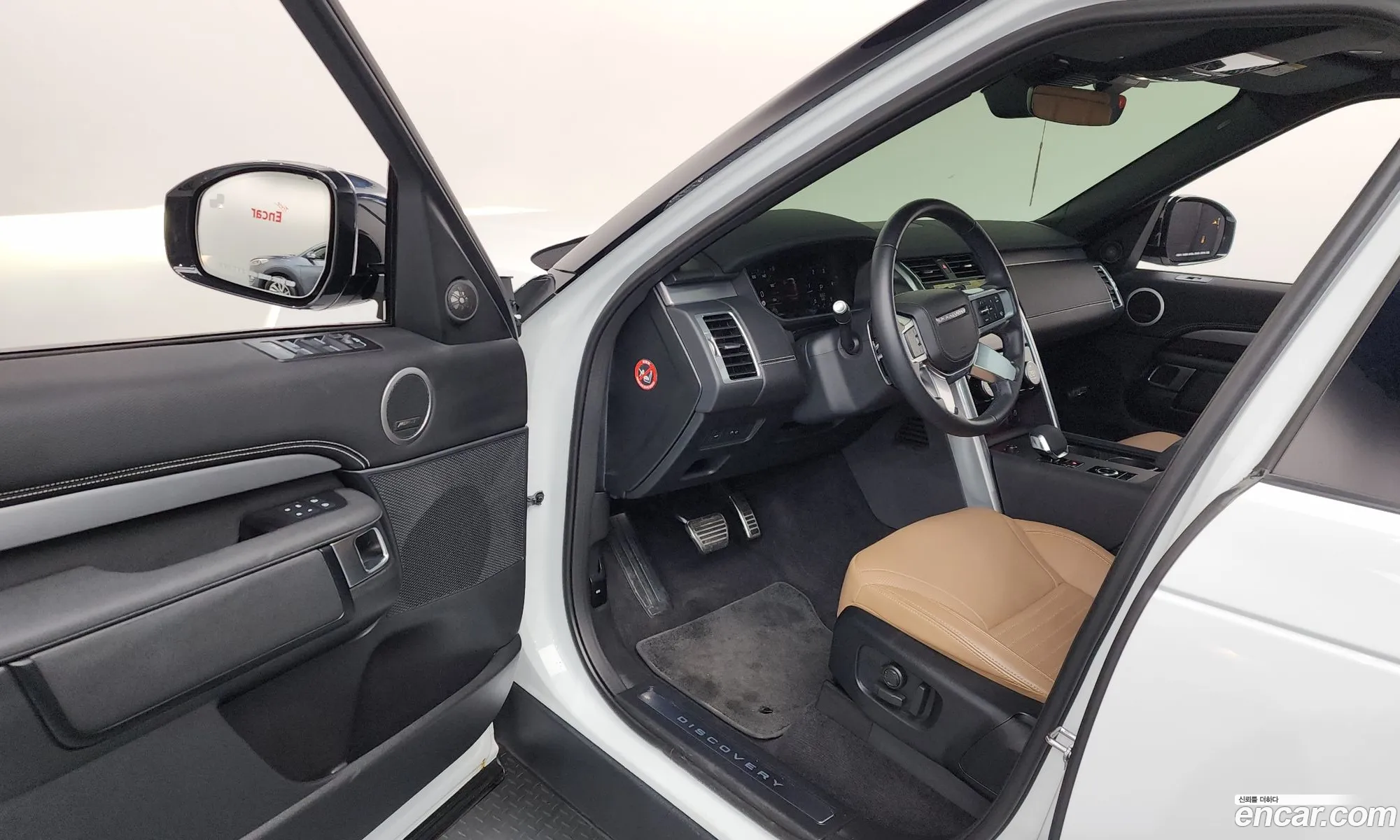 Land Rover Discovery 5 2024 SALRA2BW111111111 — 3