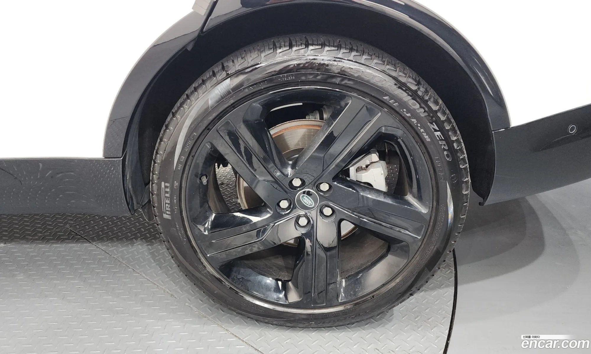 Land Rover Discovery 5 2024 SALRA2BW111111111 — 5