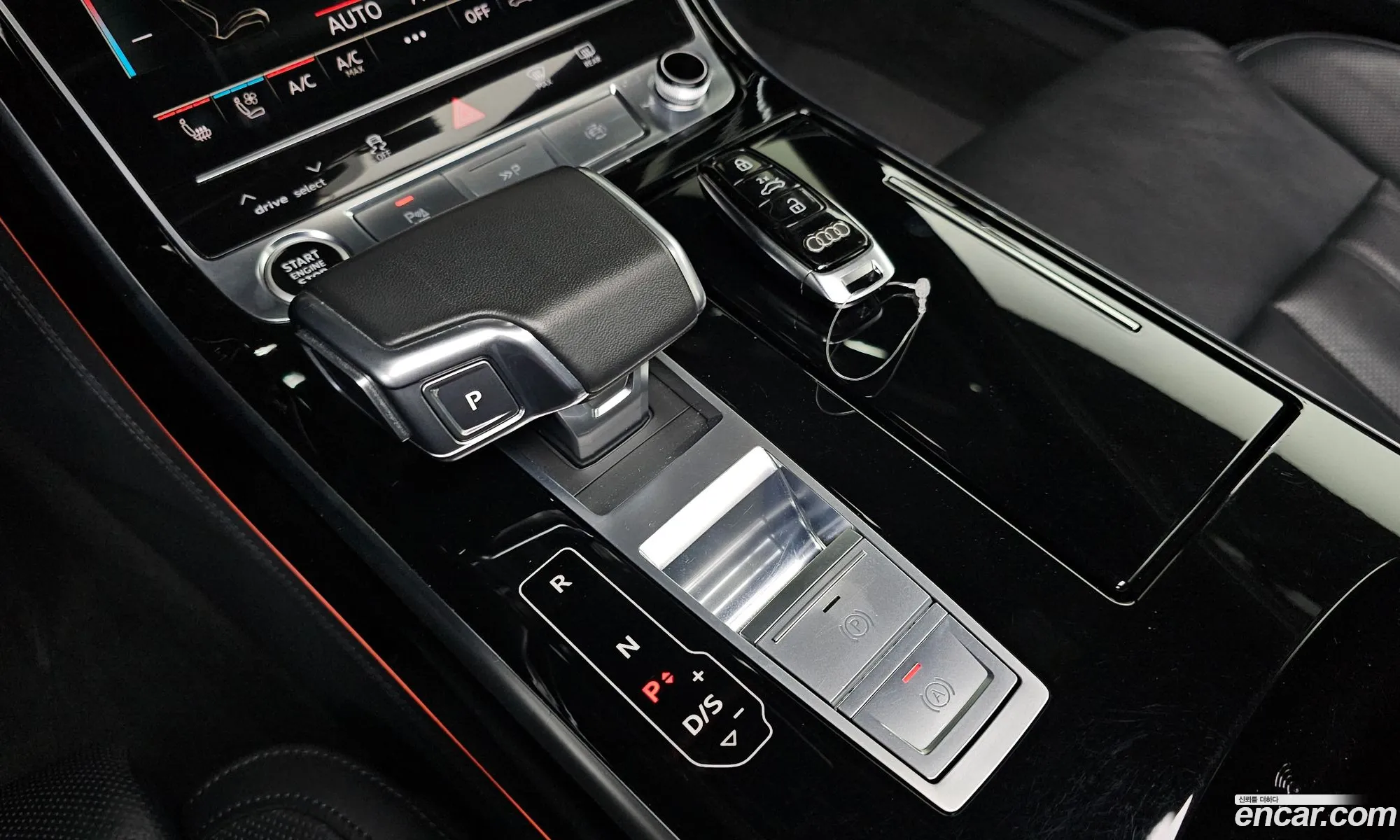 Audi A8 2021 WAUZZZF85MN037176 — 3