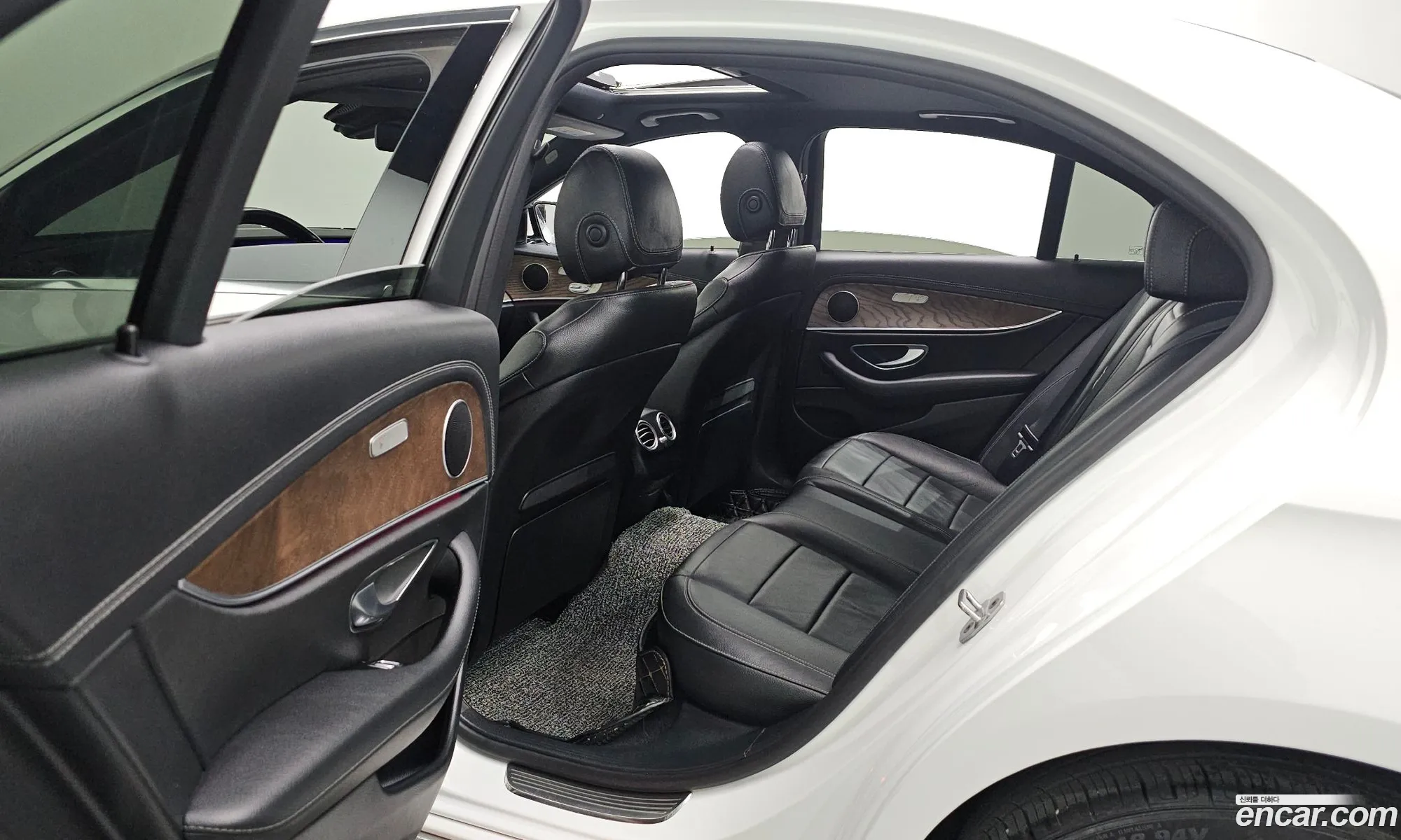Mercedes-Benz E-Class W213 2021 — 12