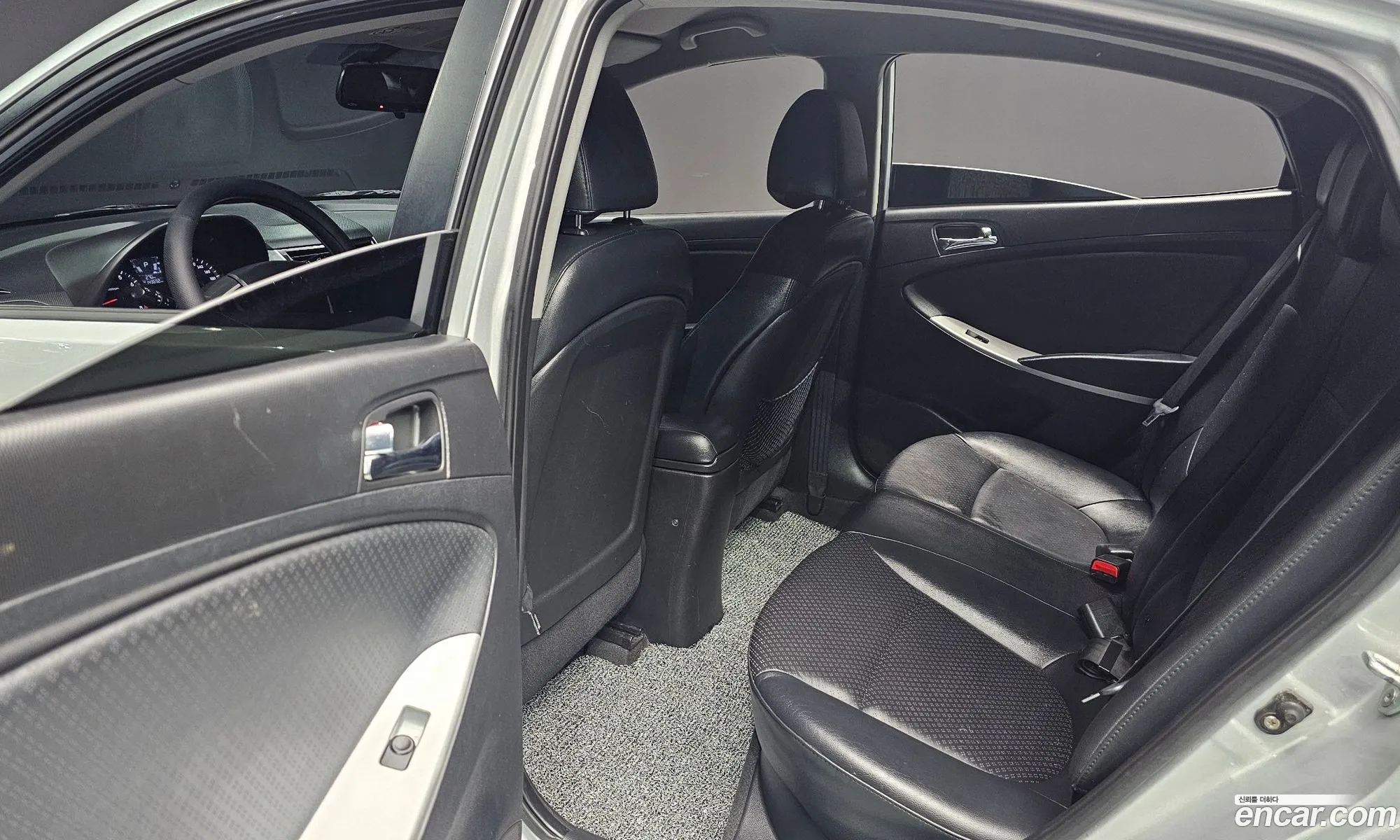 Hyundai Accent 2011 — 17