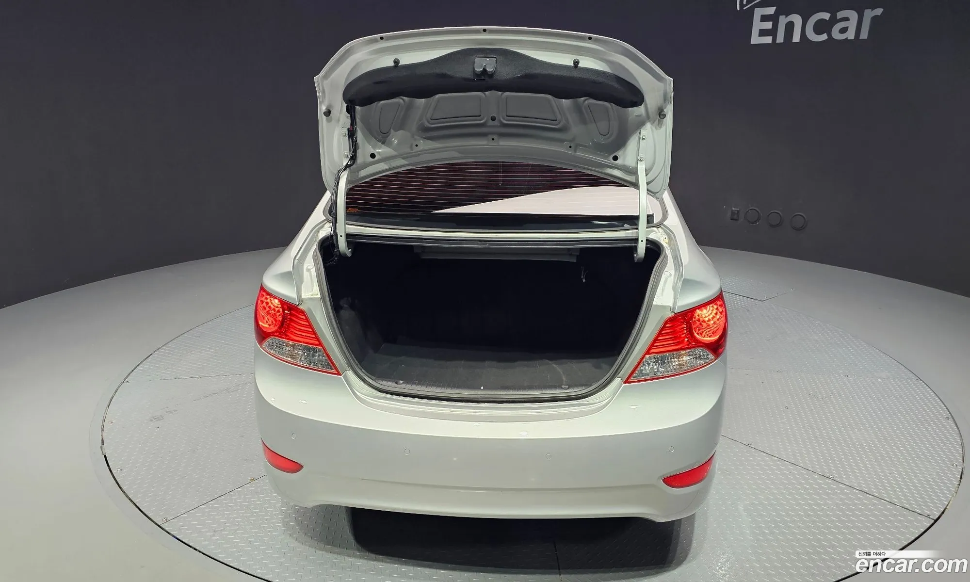 Hyundai Accent 2011 — 11