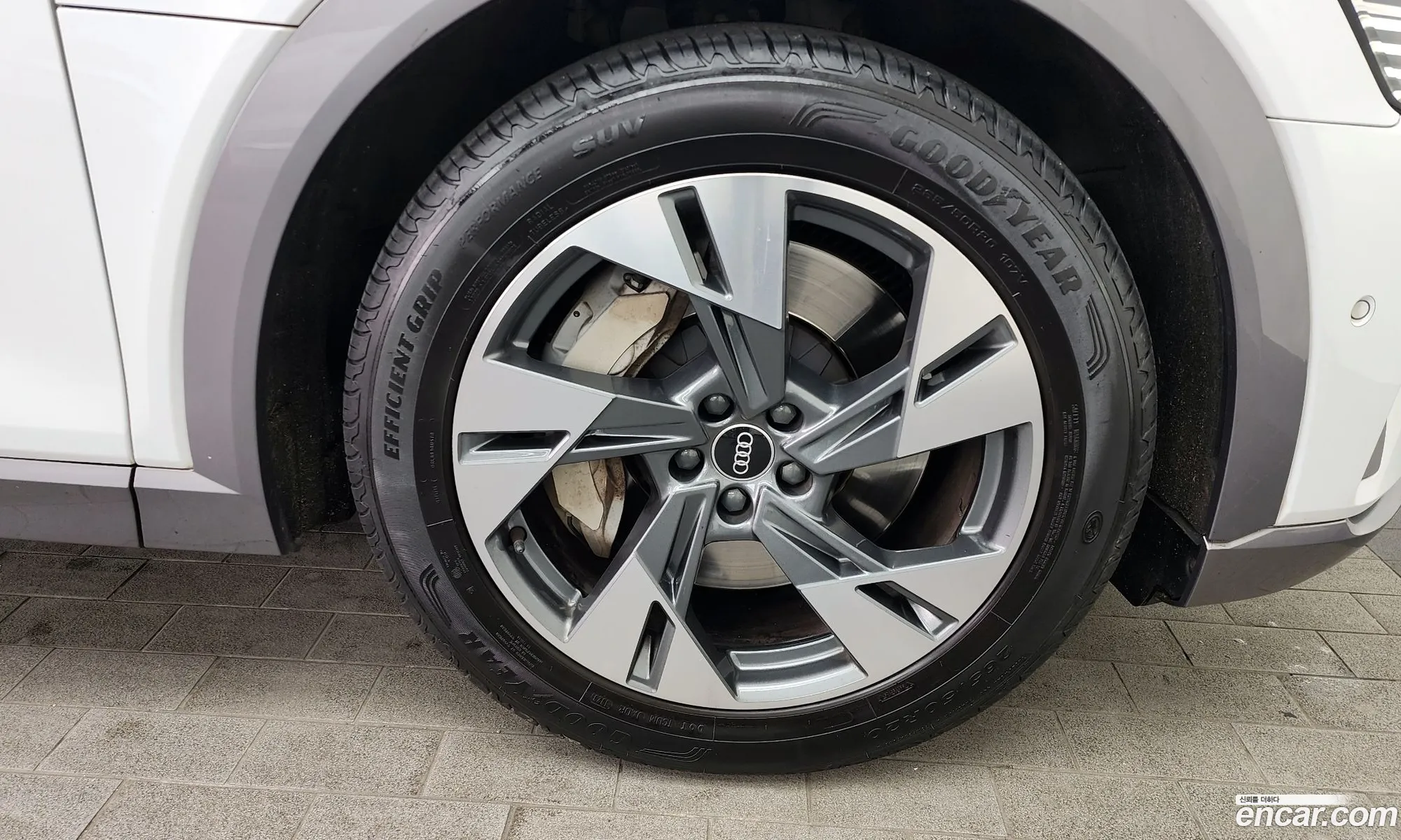 Audi e-tron 2021 WAUZZZGE4MB027244 — 11