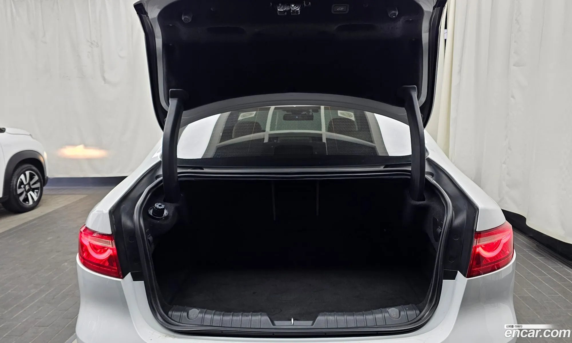 Jaguar XF 2016 SAJBB4BNXGCY23953 — 11