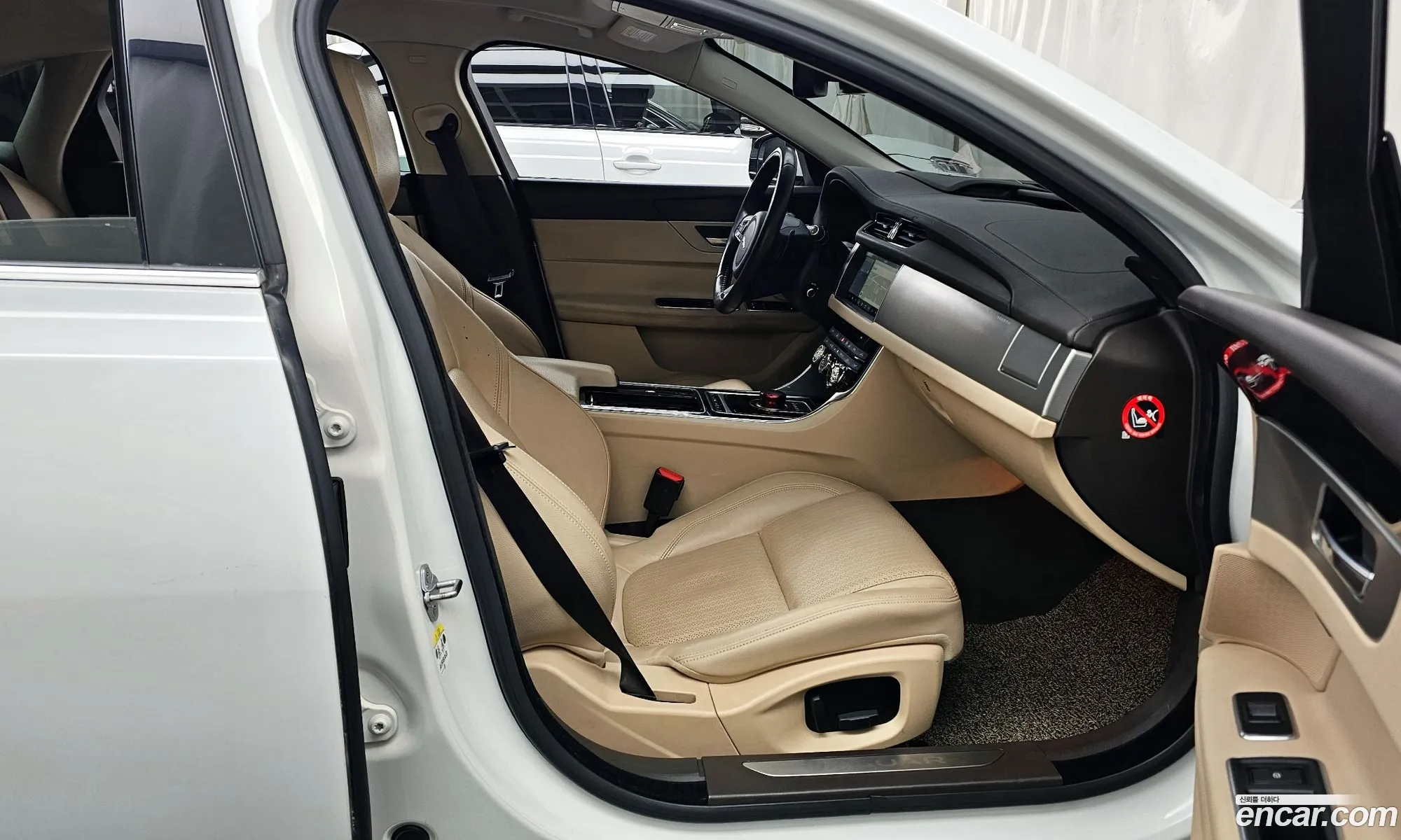 Jaguar XF 2016 SAJBB4BNXGCY23953 — 8