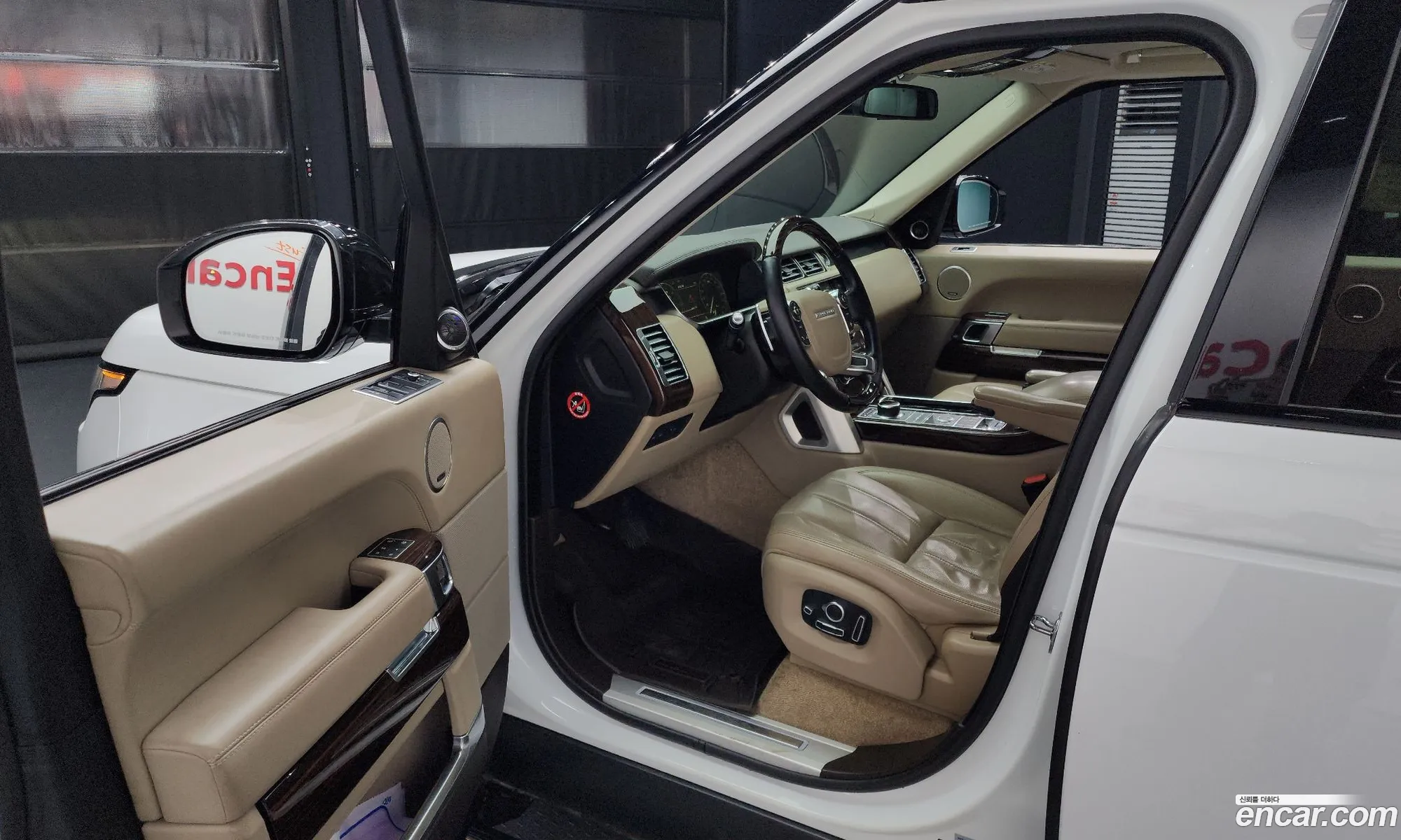 Land Rover Range Rover 2016 SALGA2JF5GA270137 — 8