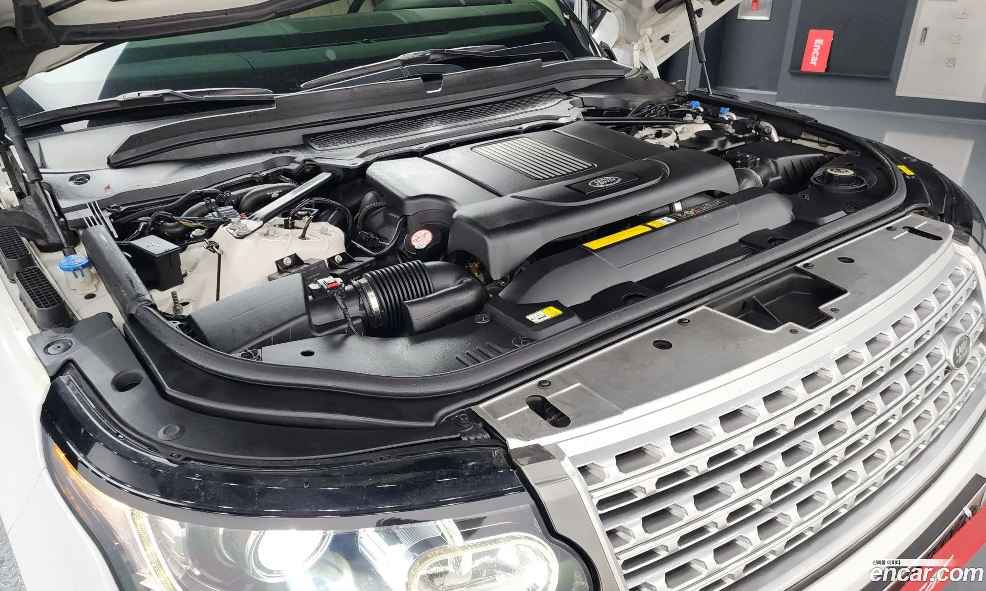 Land Rover Range Rover 2016 SALGA2JF5GA270137 — 4