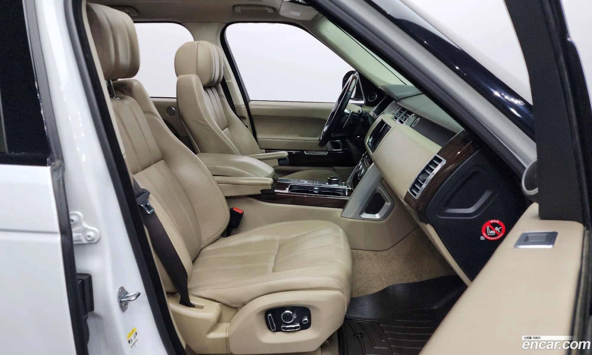 Land Rover Range Rover 2016 SALGA2JF5GA270137 — 18