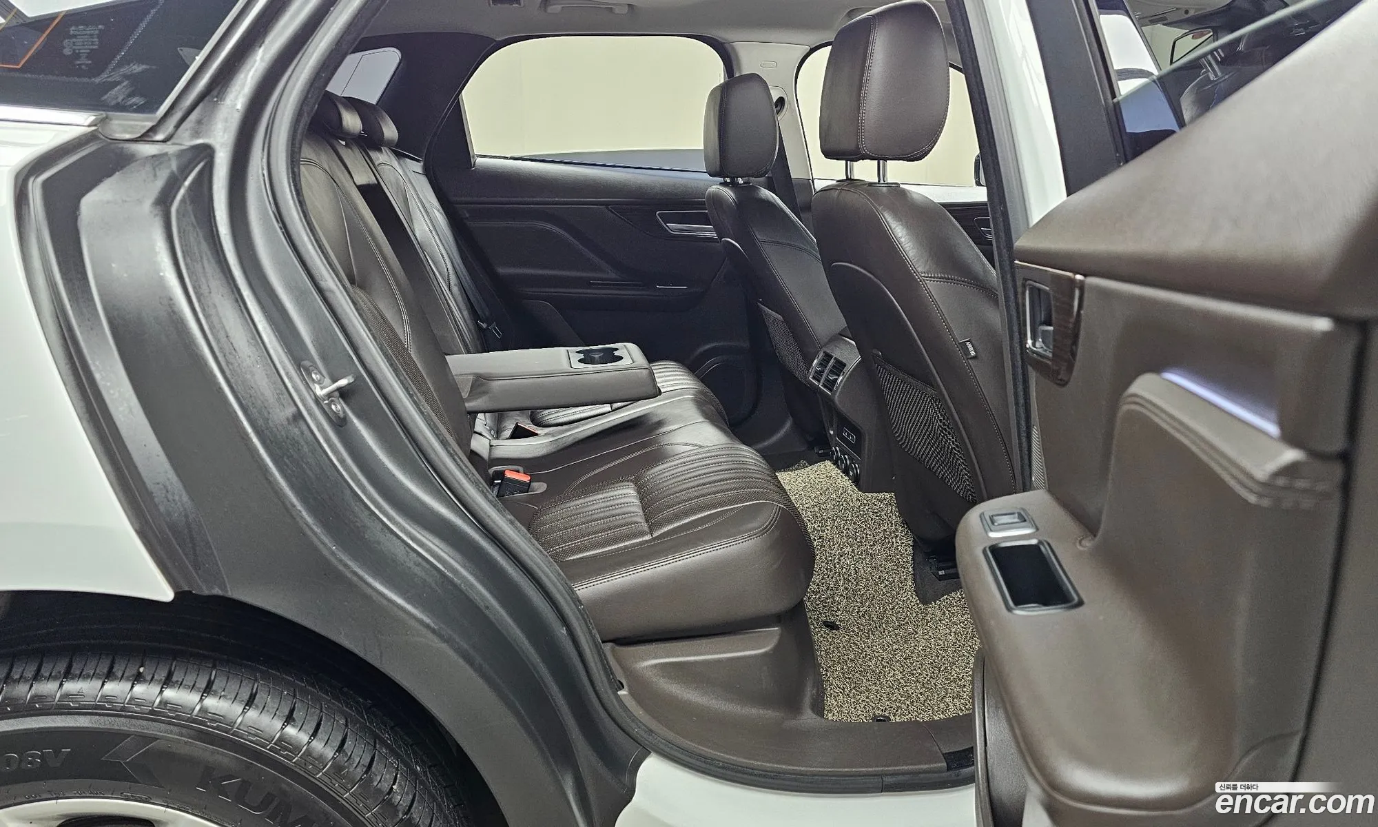 Jaguar F-Pace 2017 SADCA2BN6HA098055 — 12