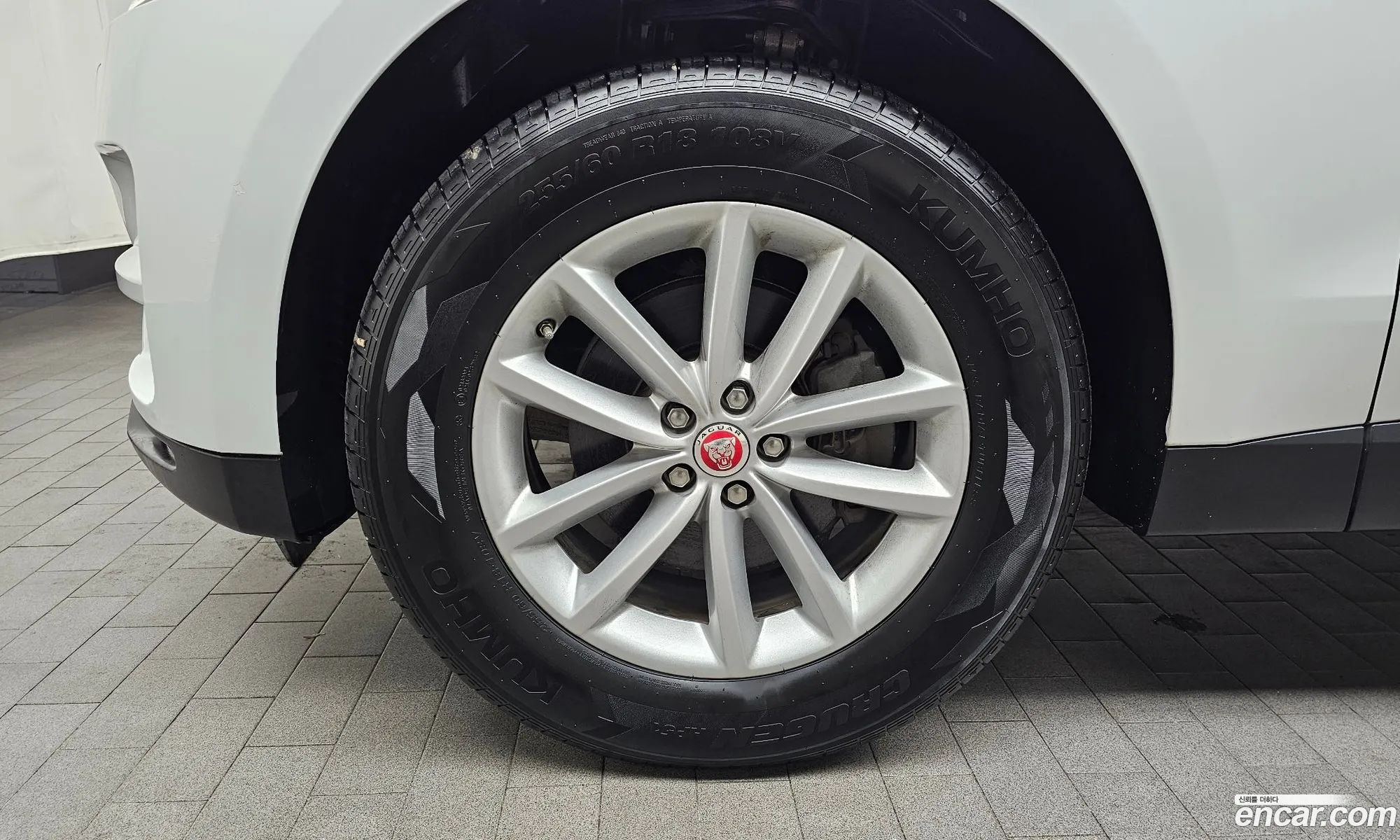 Jaguar F-Pace 2017 SADCA2BN6HA098055 — 18