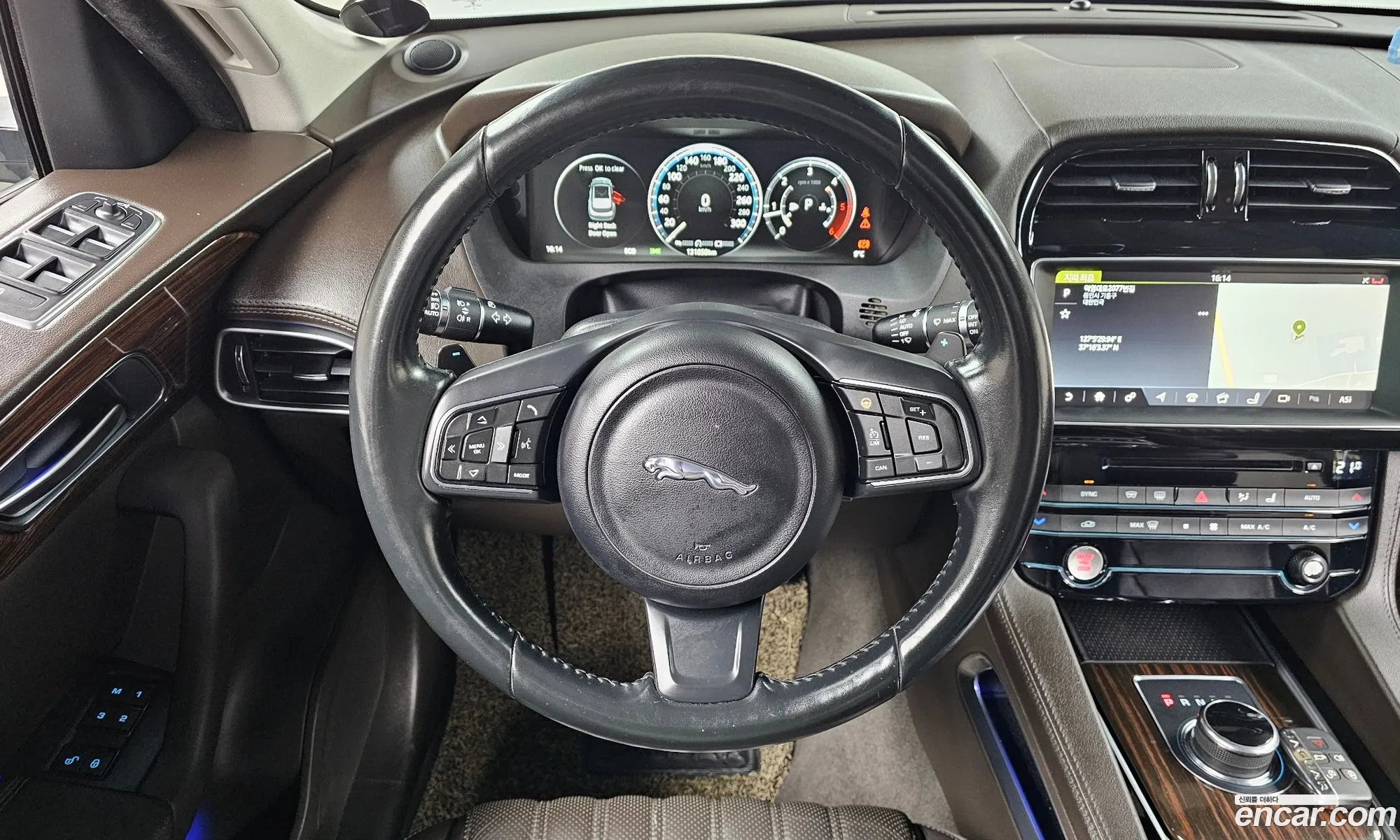 Jaguar F-Pace 2017 SADCA2BN6HA098055 — 13