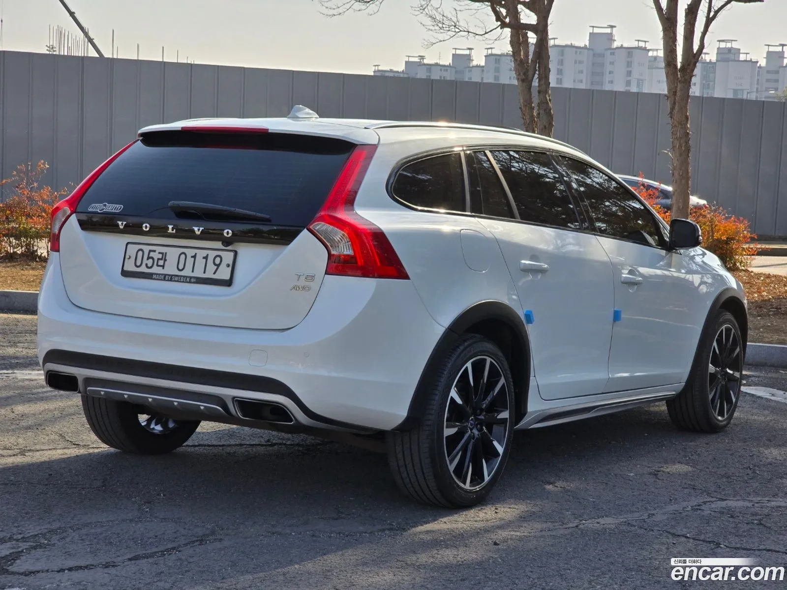Volvo V60 Cross Country 2016 — 2
