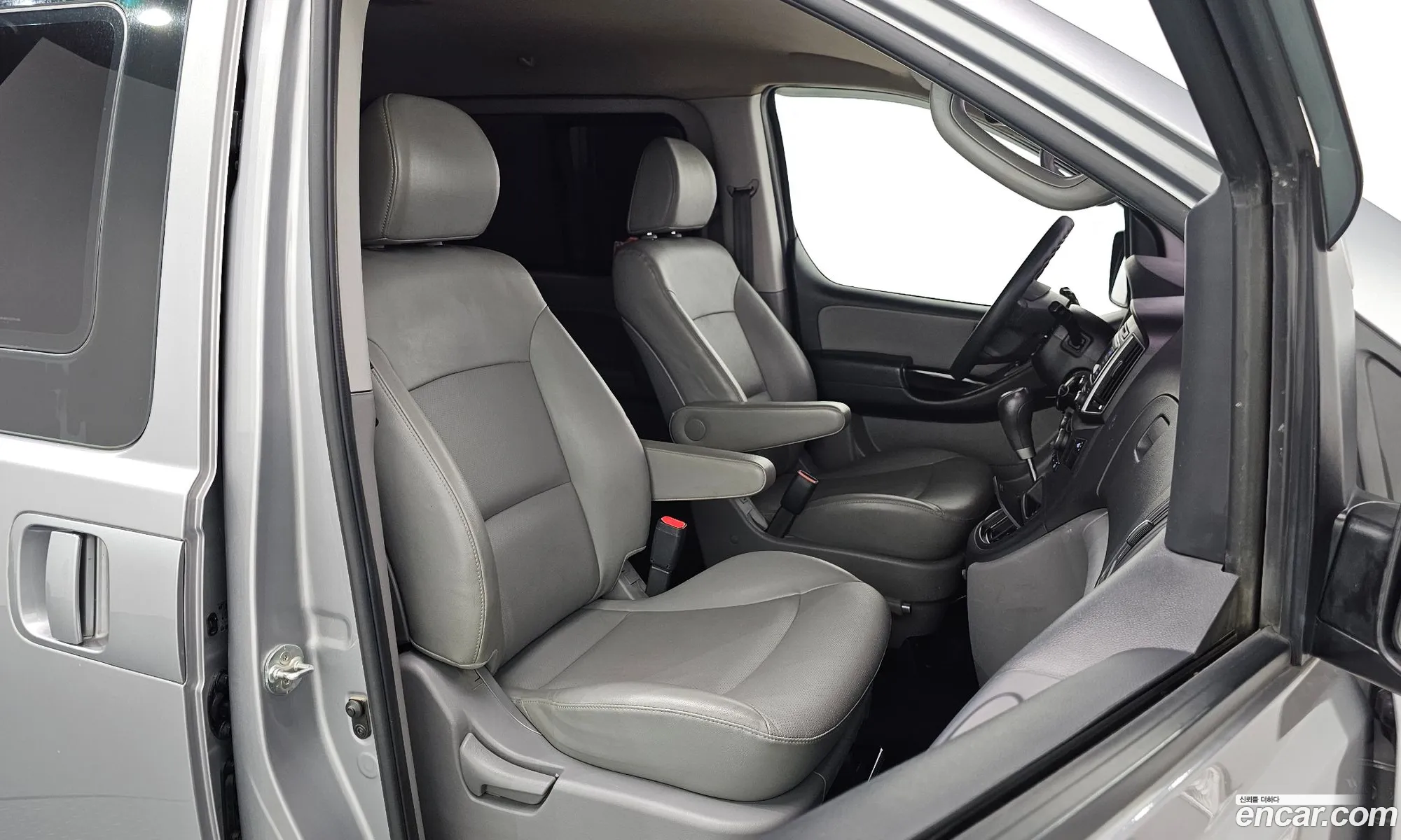 Hyundai Grand Starex 2017 — 17